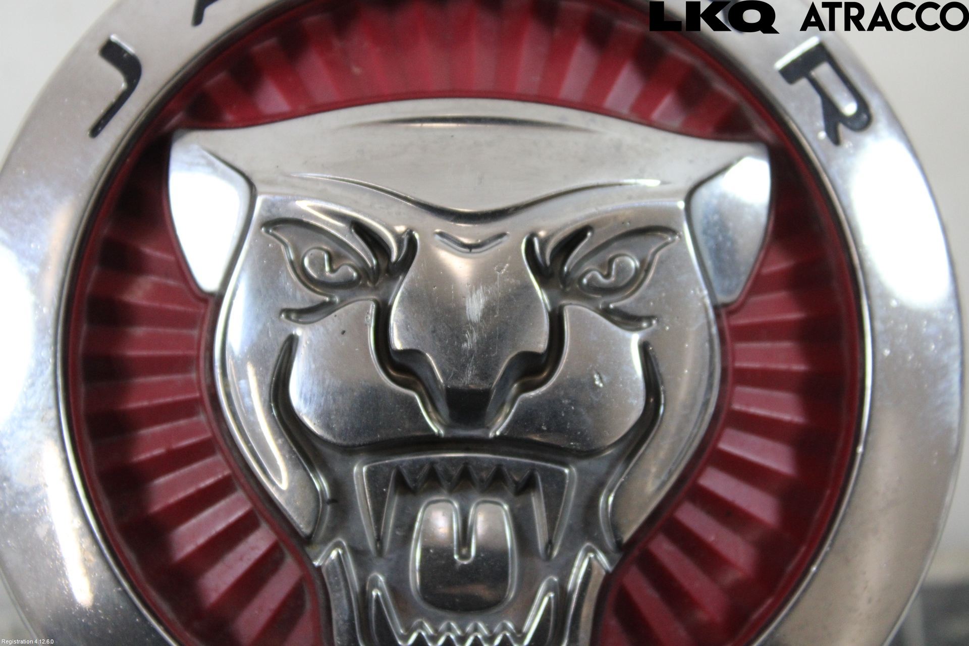 Jaguar E-PACE 17- Emblem