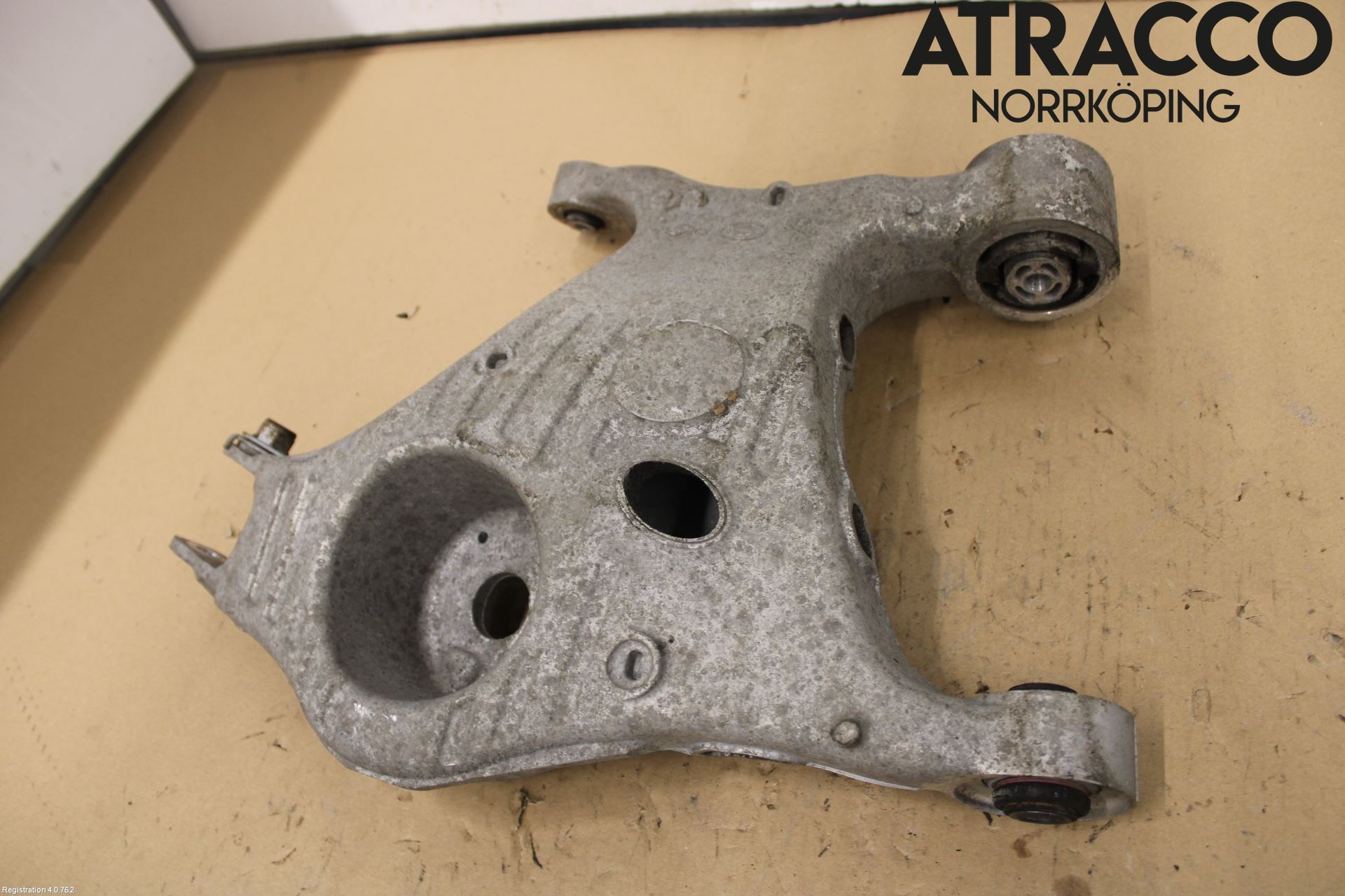 Jaguar E-PACE 17- Bärarm Bak Höger