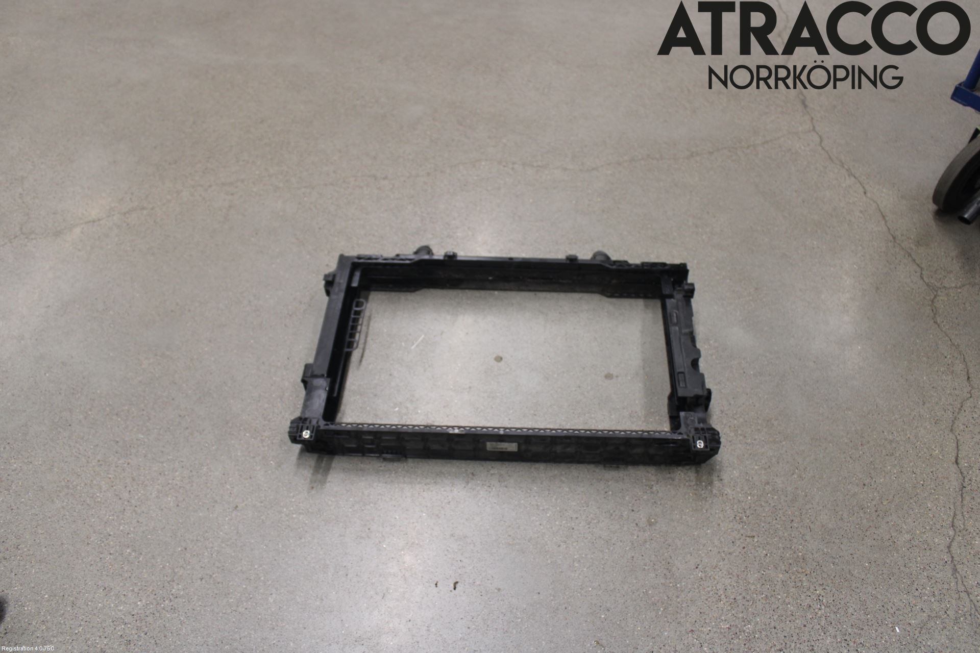 Jaguar I-PACE 18- Kylarfäste-Ram-Balk