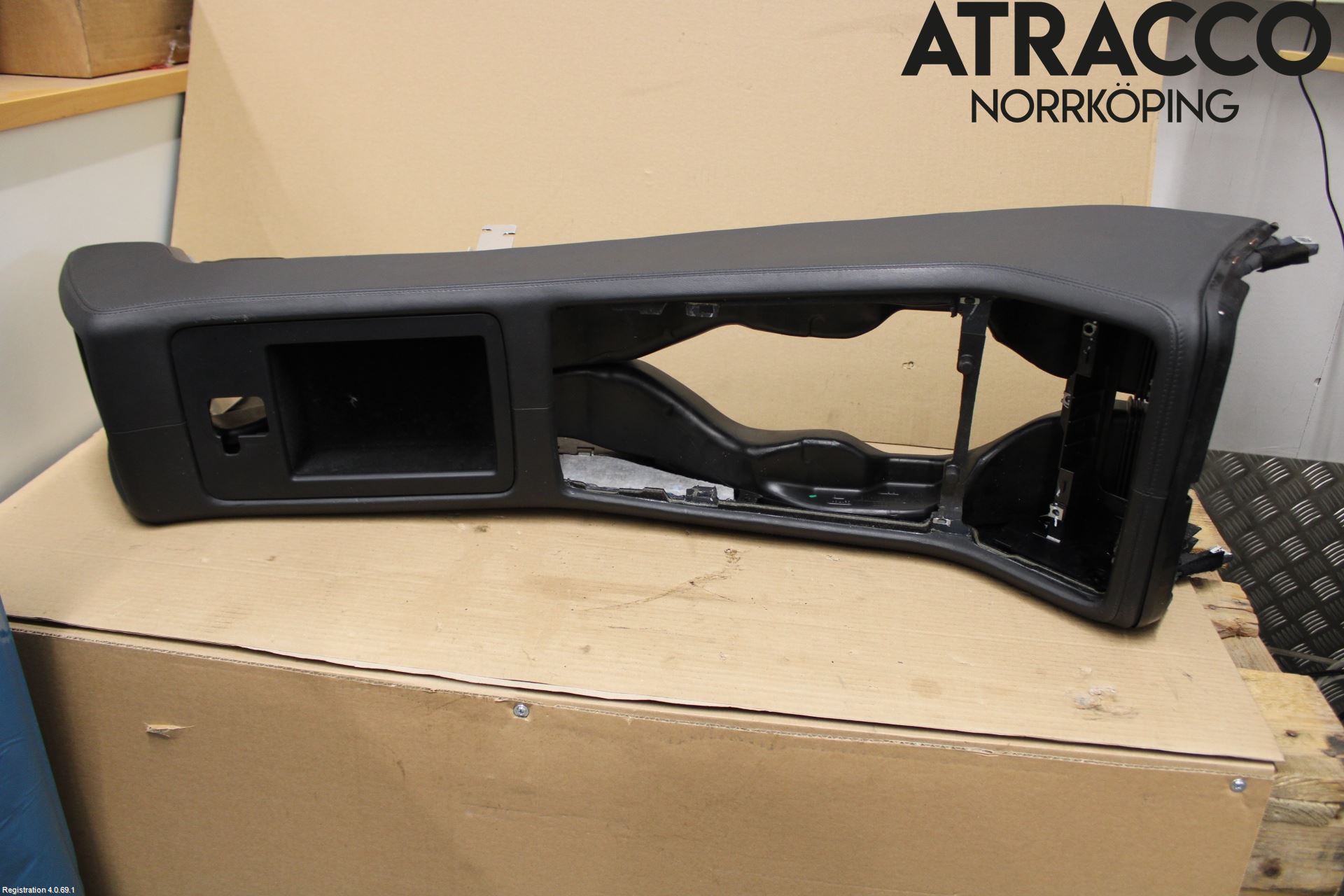 Audi A8/S8 4E  02-09 Instrumentkonsoll Mitt