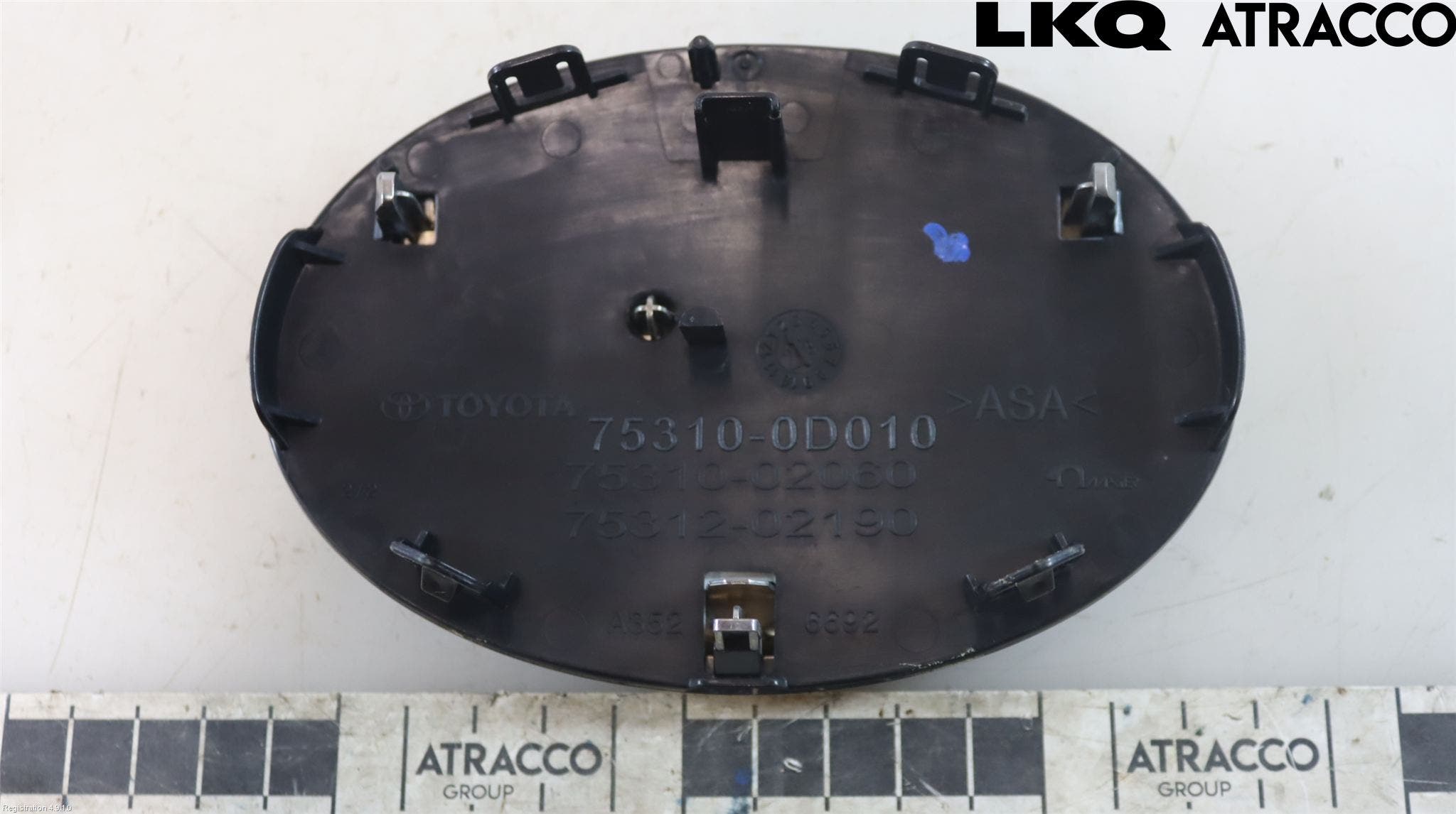 Toyota YARIS CROSS XP21 21- Emblem