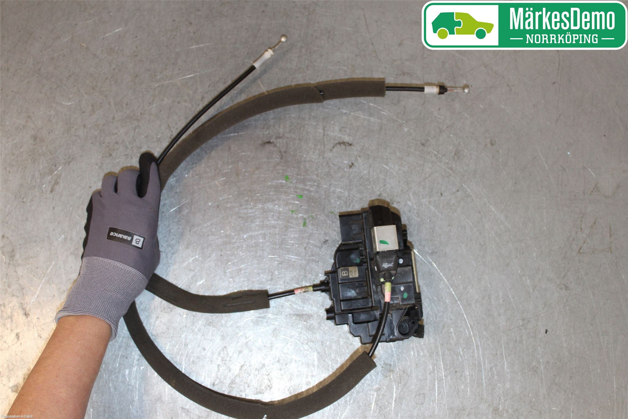 Nissan NOTE E11 06-14 Låskista-Dörrlås