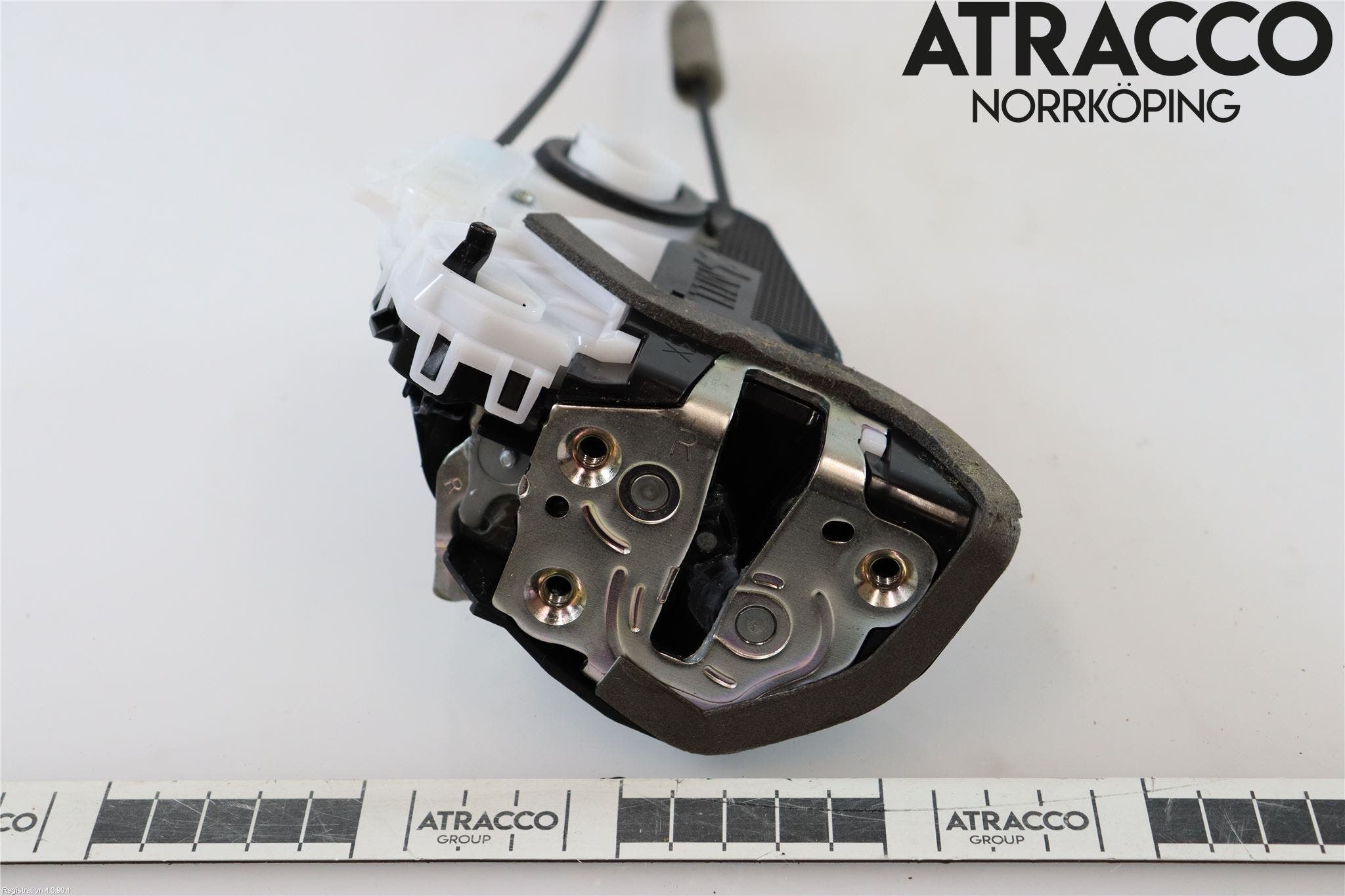 Toyota YARIS XP21 20- Låskista-Dörrlås