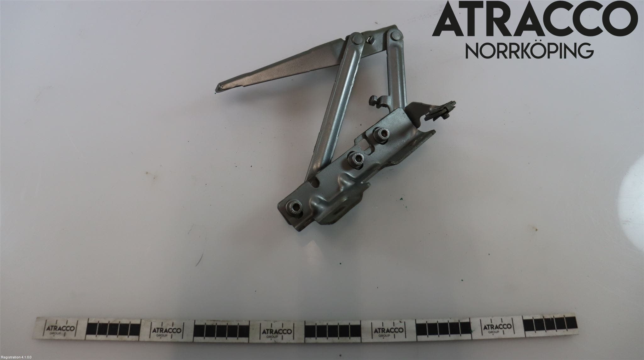 Opel INSIGNIA 09-16 Huvgångjärn