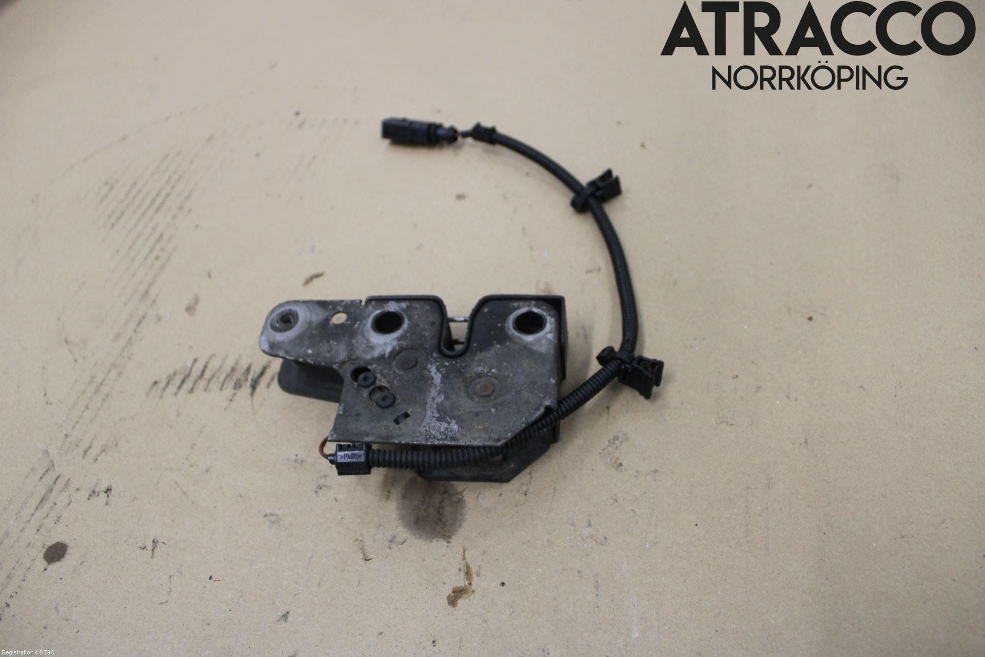 Volkswagen VW CADDY 04-10 Huvlås