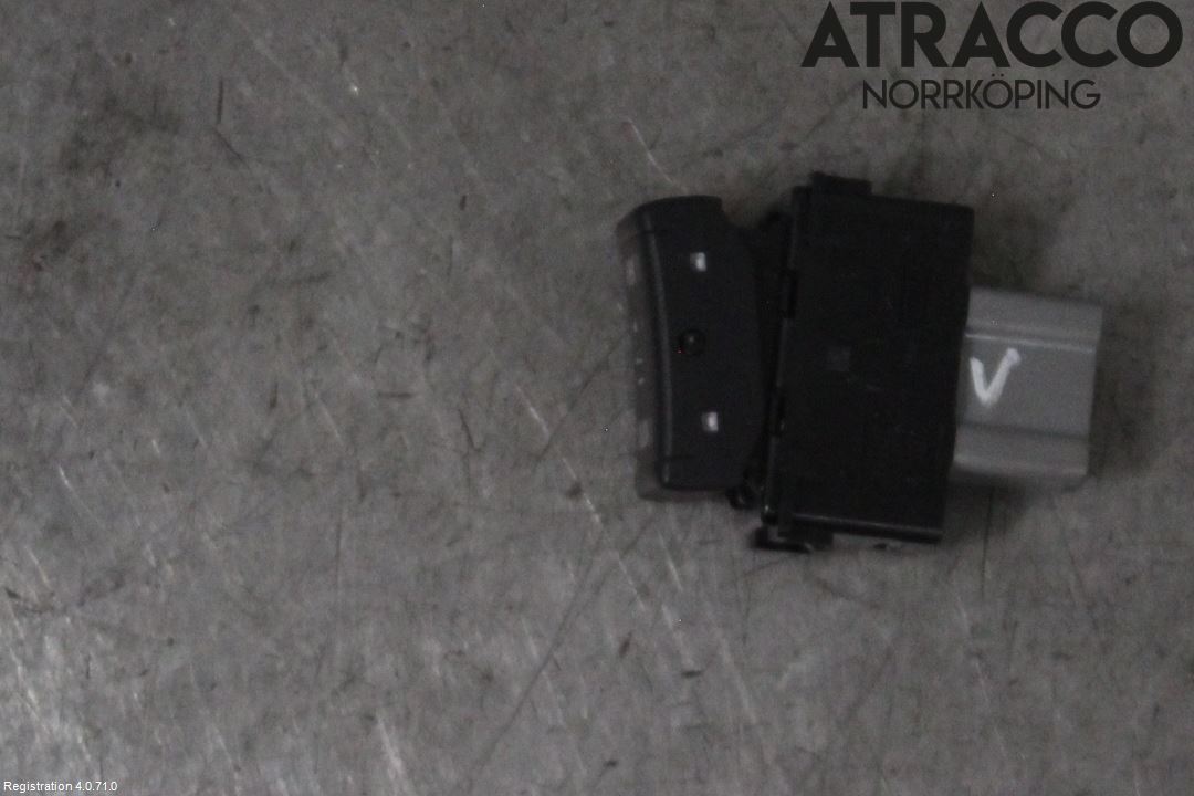 Nissan NOTE E12 14-20 Strömställare Stolvärme