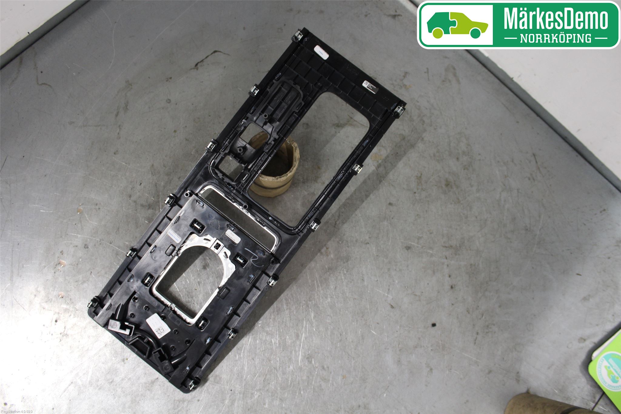 Jaguar XE (X760) 15-24 Instrumentkonsoll Mitt