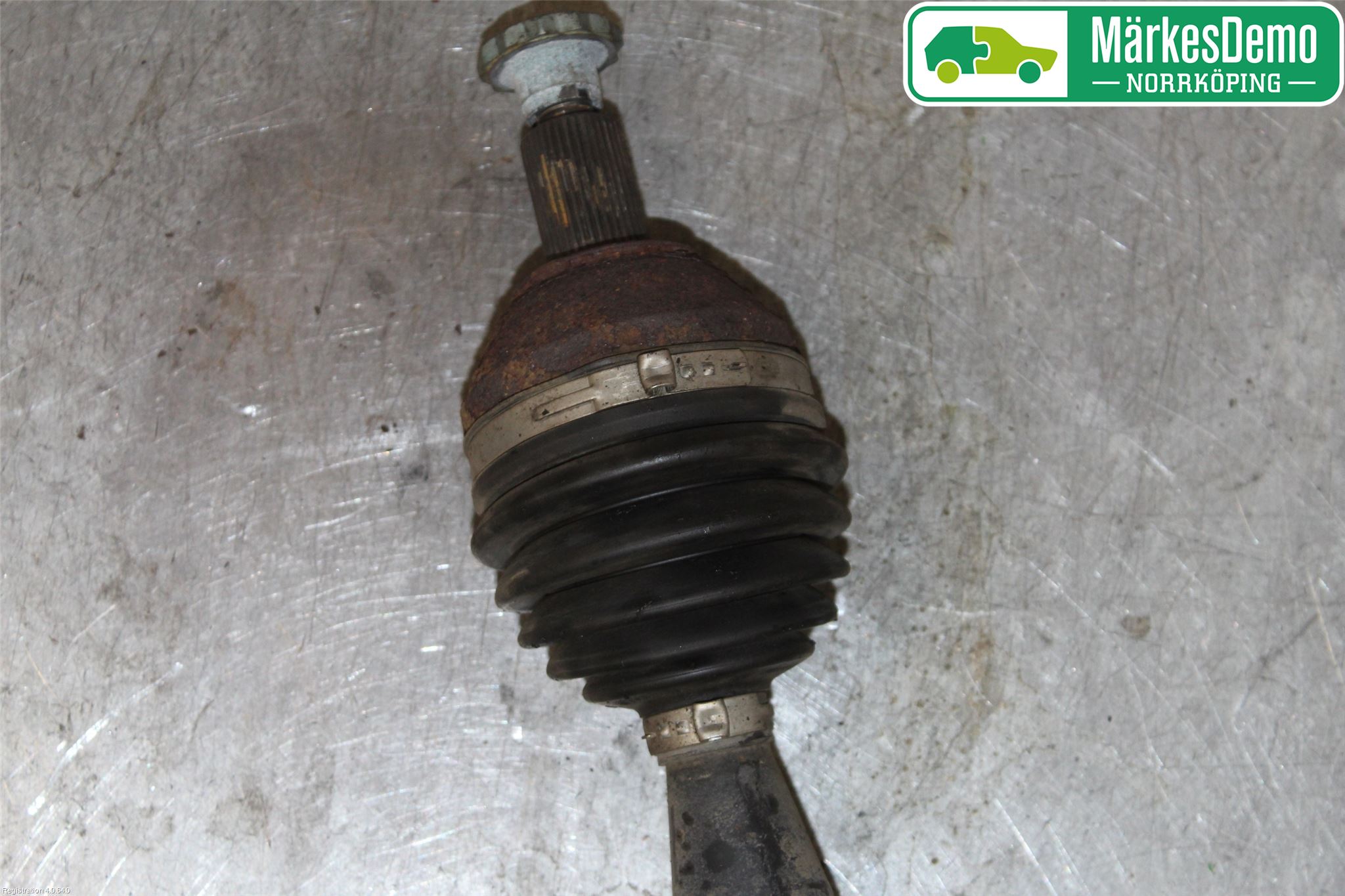 Volkswagen VW POLO 10-17 Drivaxel Fram Höger