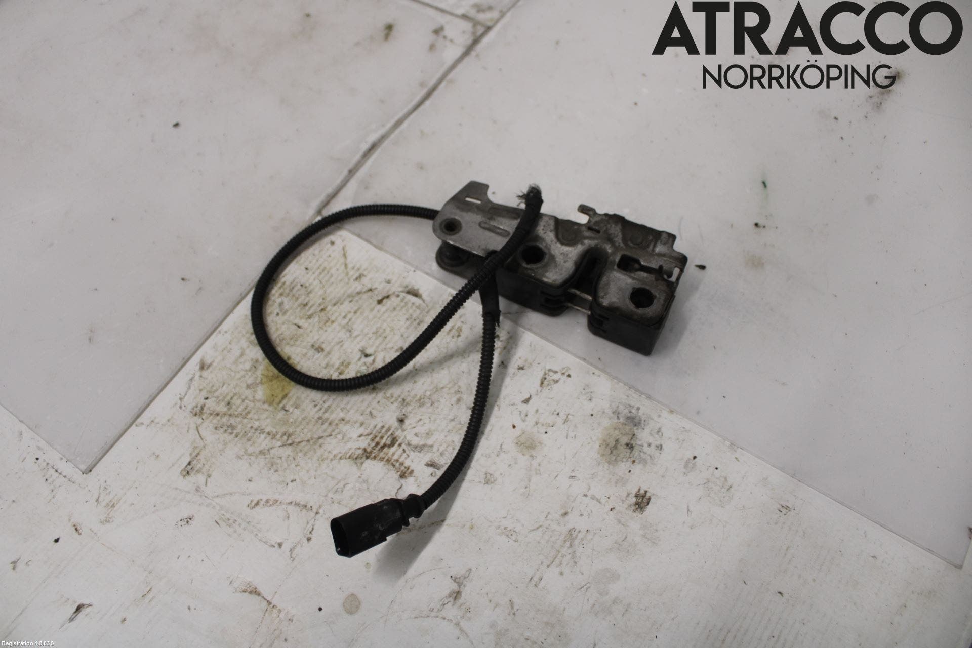 Volkswagen VW GOLF VI 09-13 Huvlås