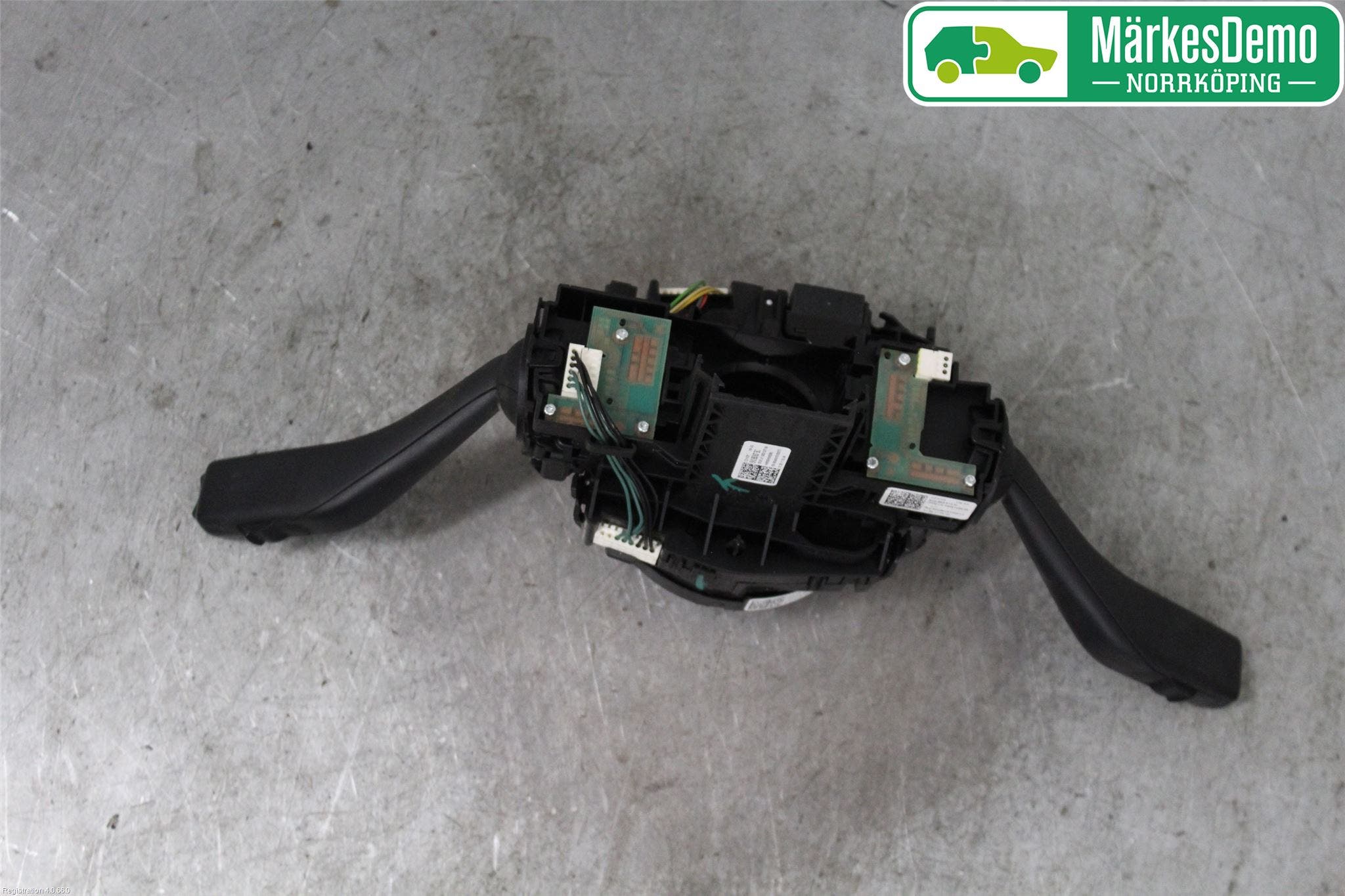 Volkswagen VW GOLF VI 09-13 Spakcentral