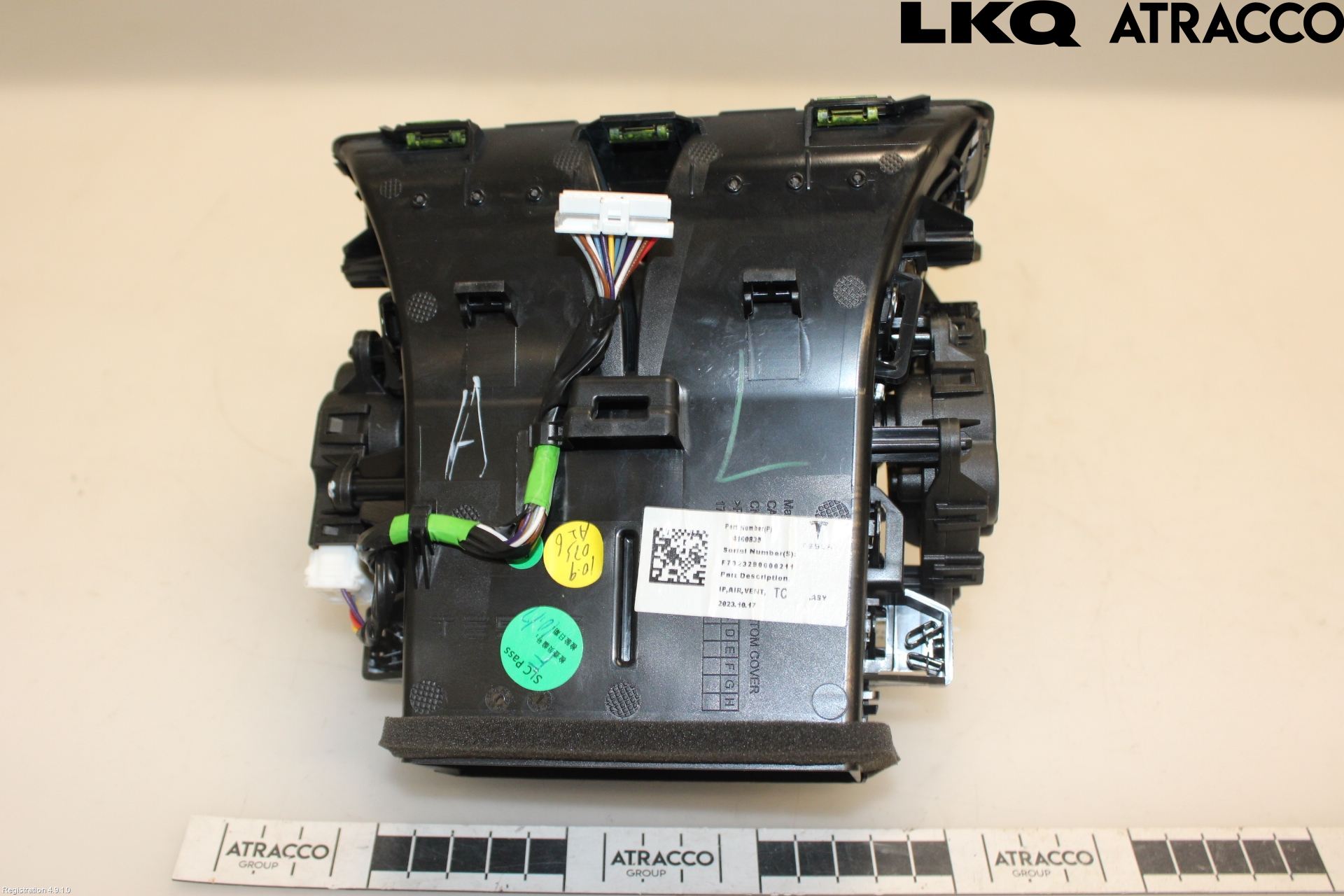 Tesla MODEL 3 17- Defrosterkanal-Munstycke