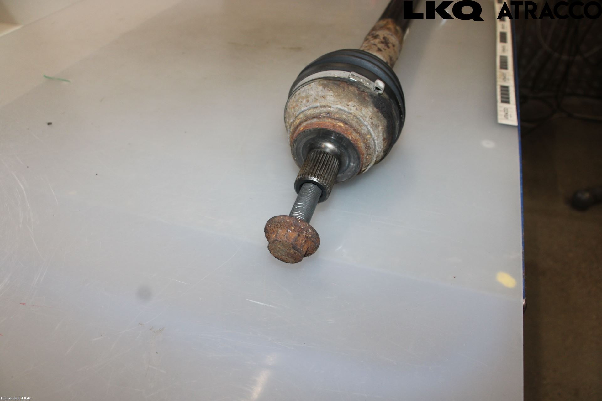 Volkswagen VW CADDY 11-15 Drivaxel Fram Höger