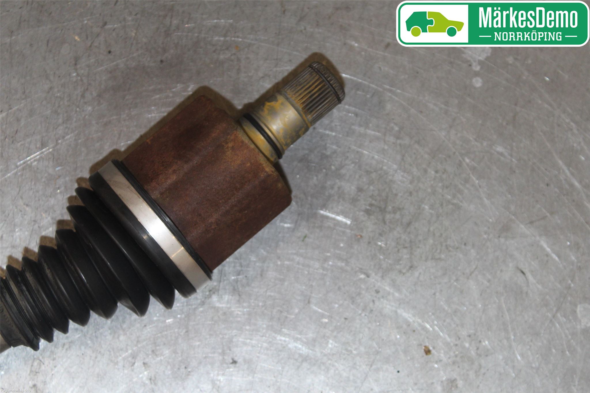 Volkswagen VW PASSAT 15-19 Drivaxel Fram Vänster
