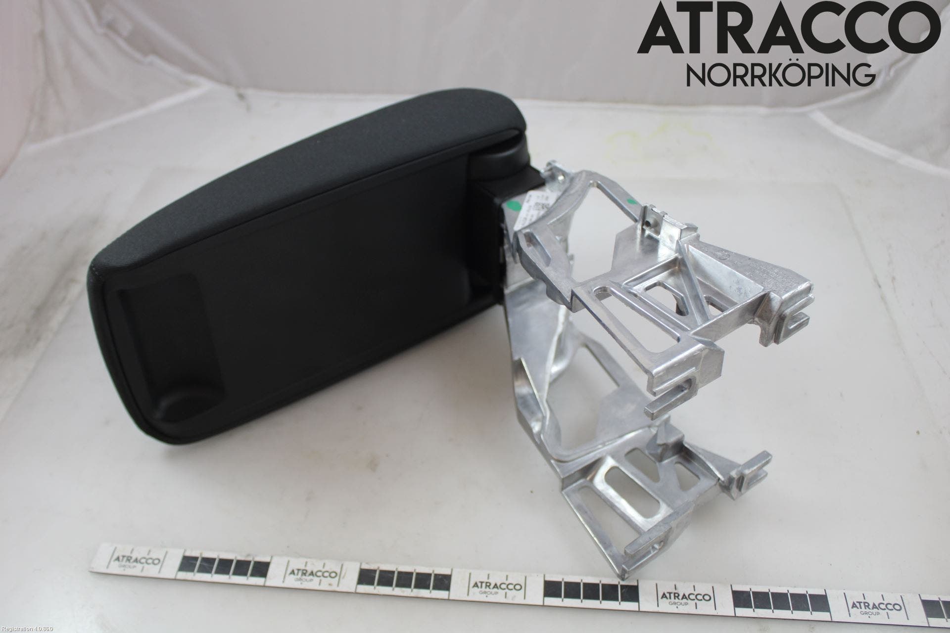 Audi Q3 F3 19- Inredning Armstöd