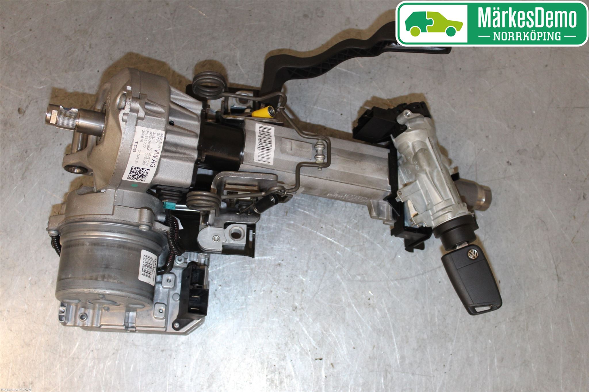 Volkswagen VW POLO 10-17 Rattaxelagg Med Inb Servo