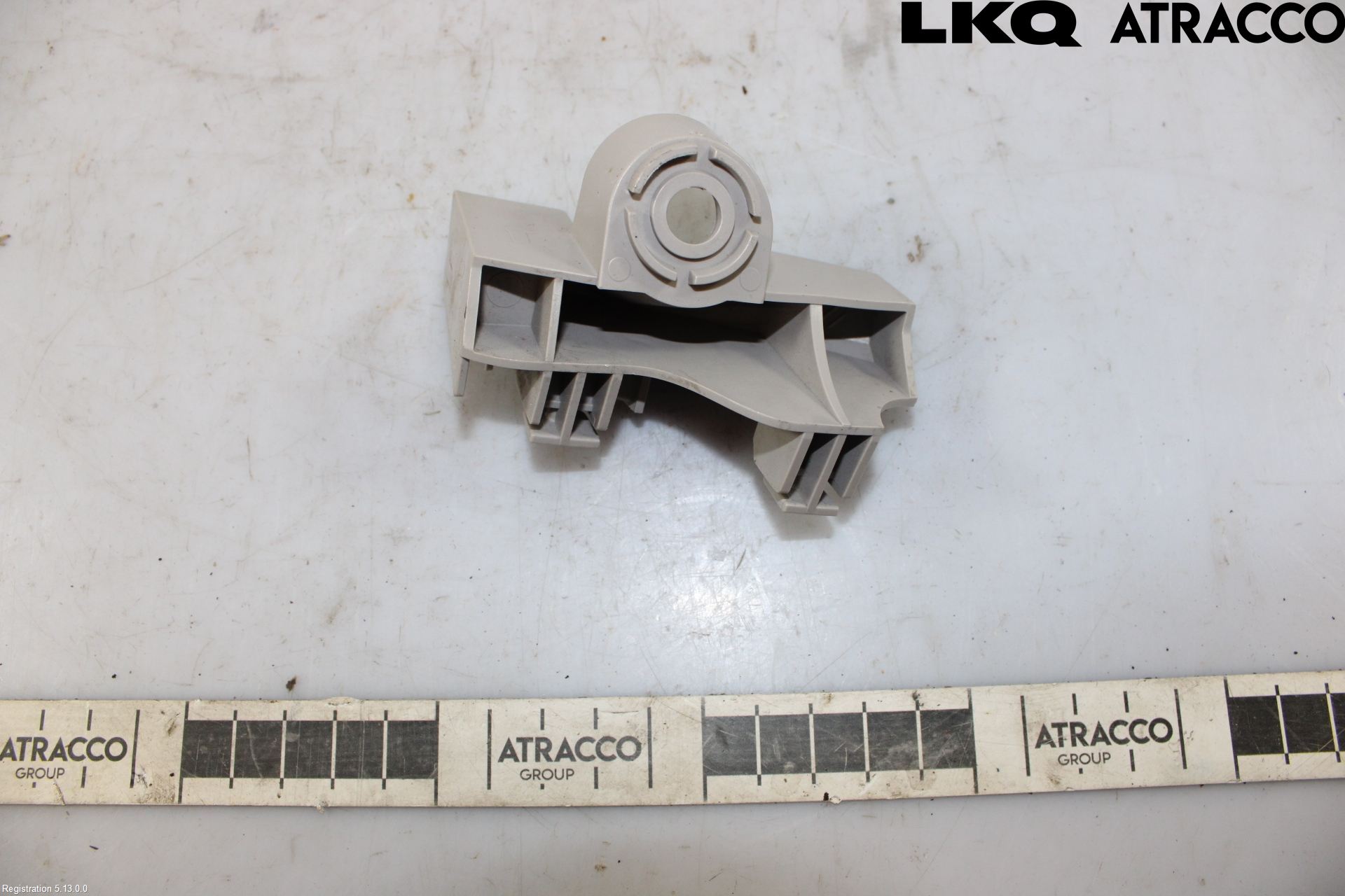 Toyota AURIS 13-19 Stötfångarfäste Bak Hö
