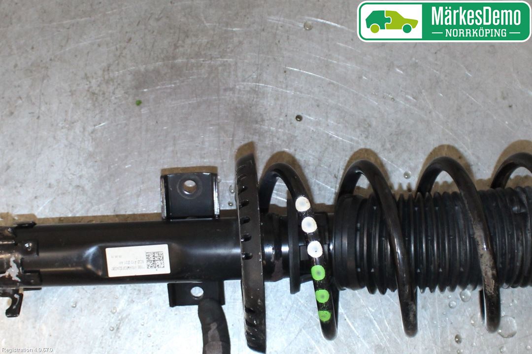 Volkswagen VW POLO 10-17 Fjäderben Fram Vänster