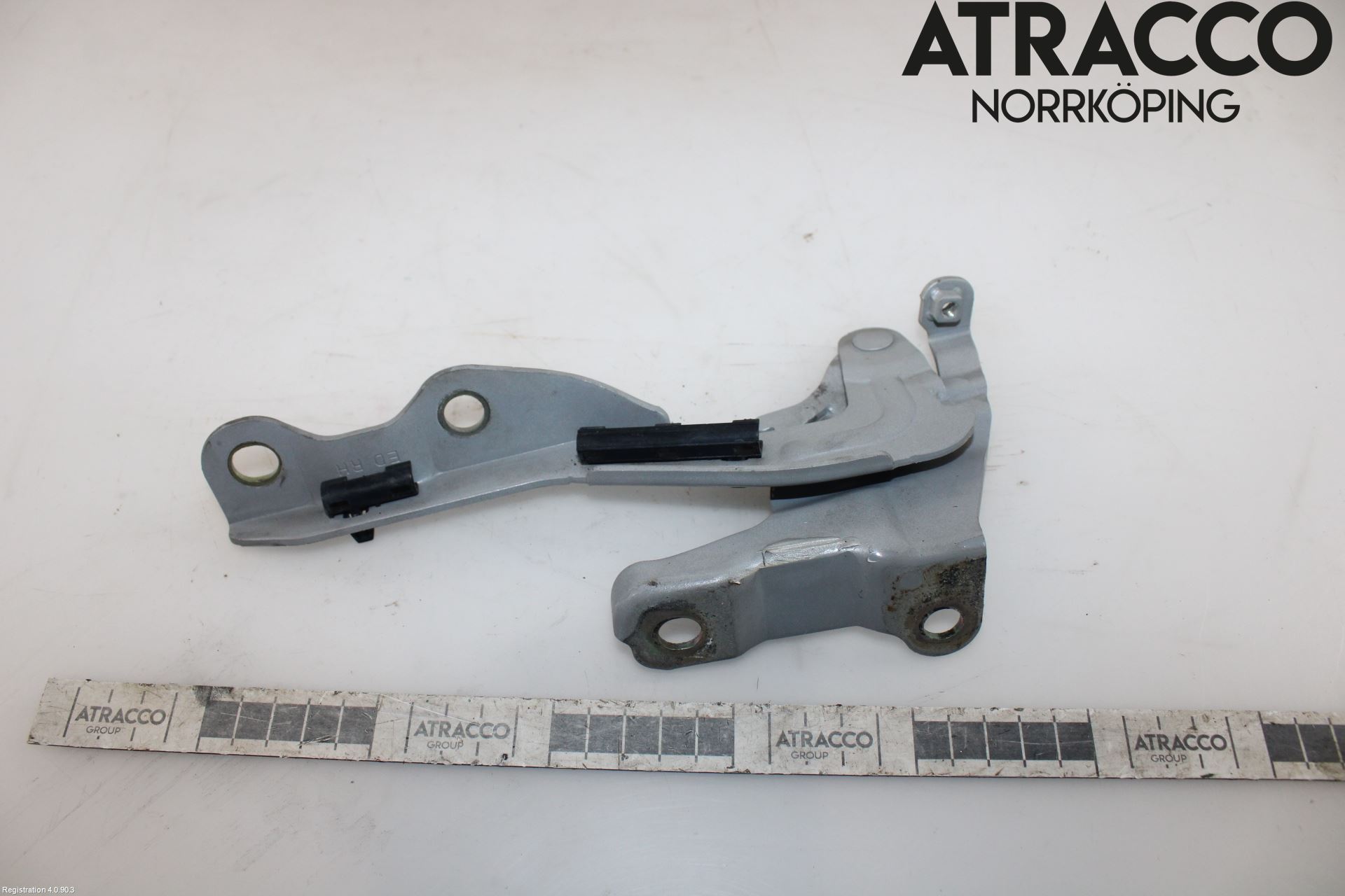 Kia CEED 06-12 Huvgångjärn