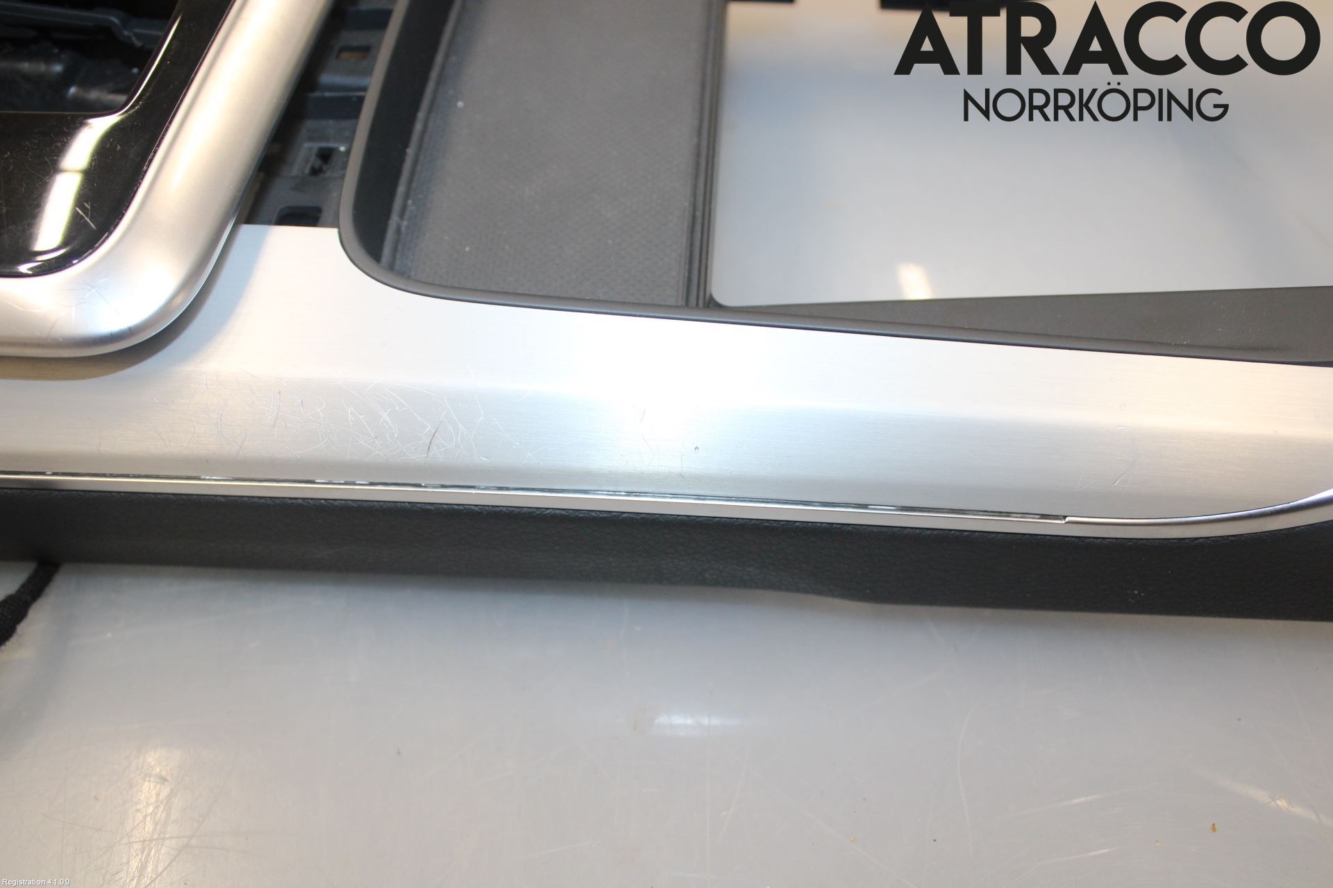 Audi Q7/SQ7 Instrumentkonsoll Mitt