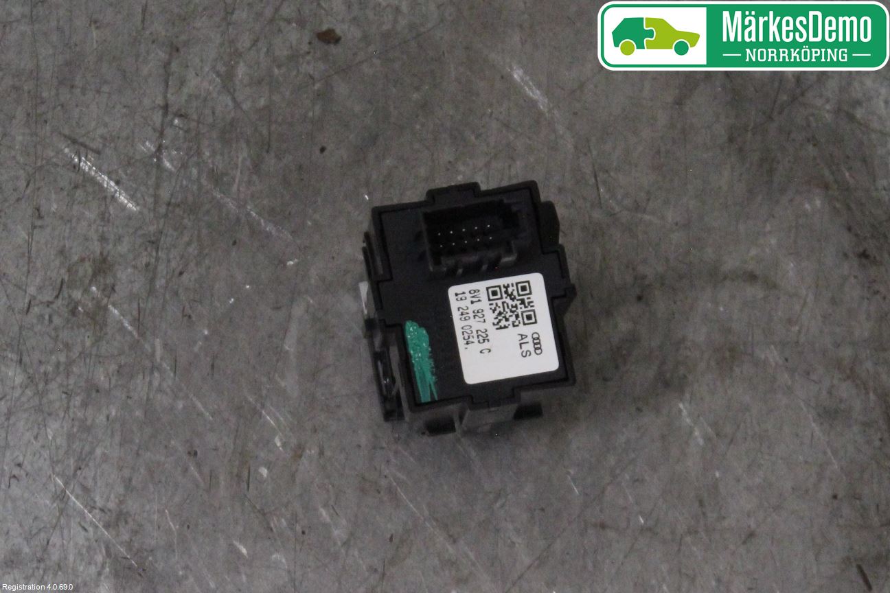 Audi Q2/SQ2 17- Strömställare Parkeringsbroms