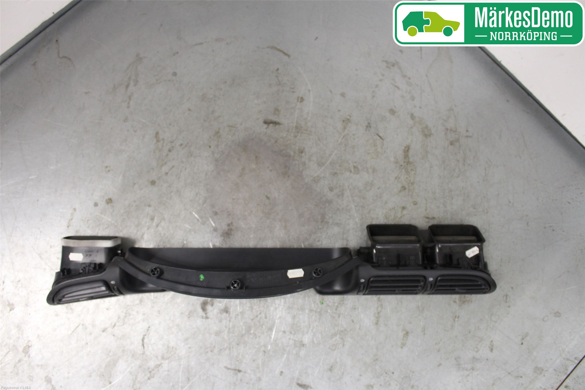 Peugeot 406     96-99 Defrosterkanal-Munstycke