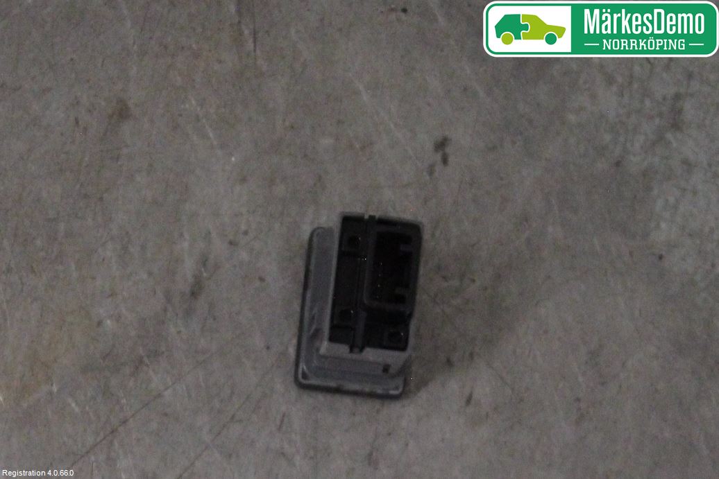 Toyota C-HR 16-23 Strömställare Tanklucka