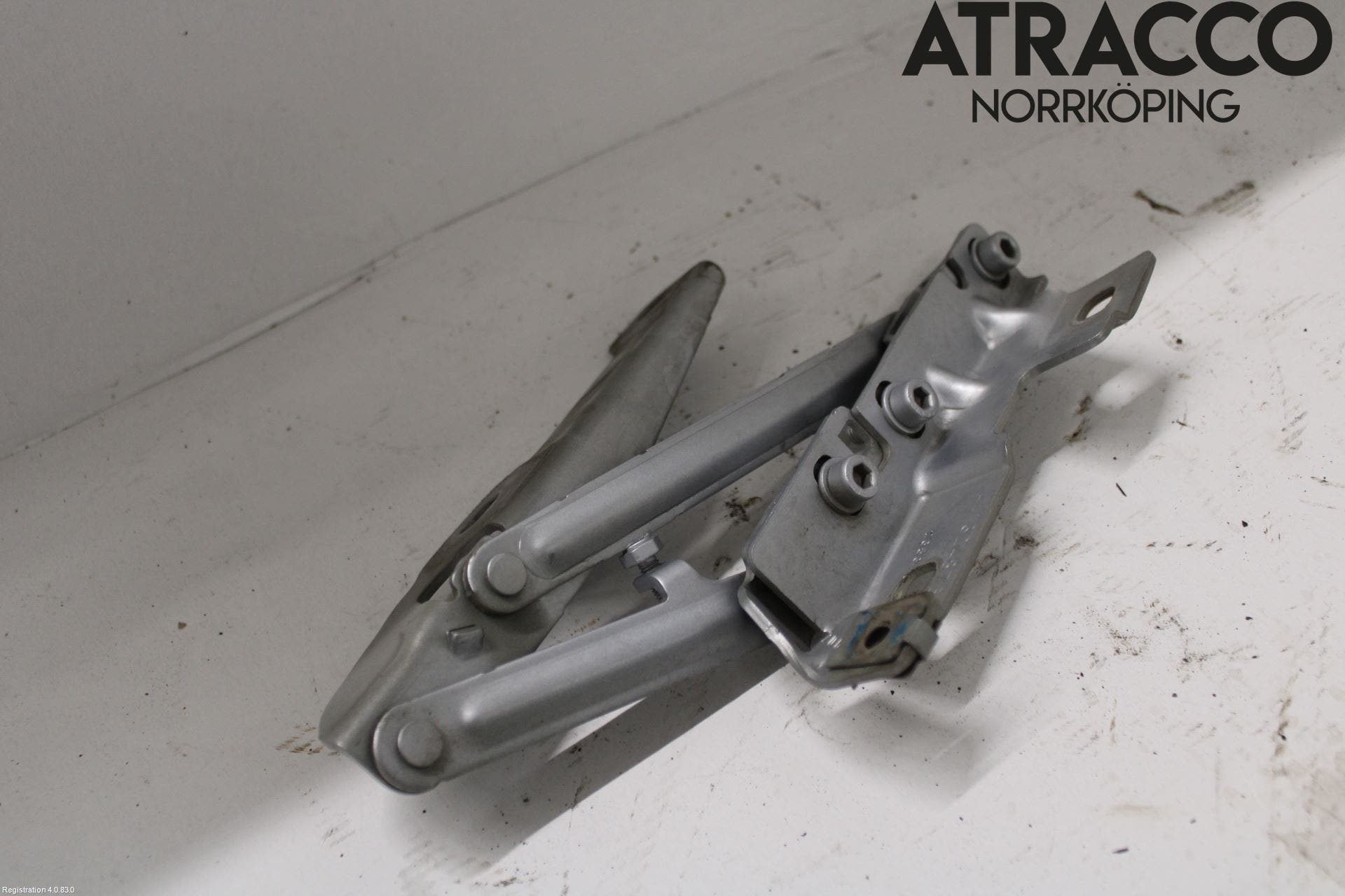 Opel INSIGNIA 09-16 Huvgångjärn