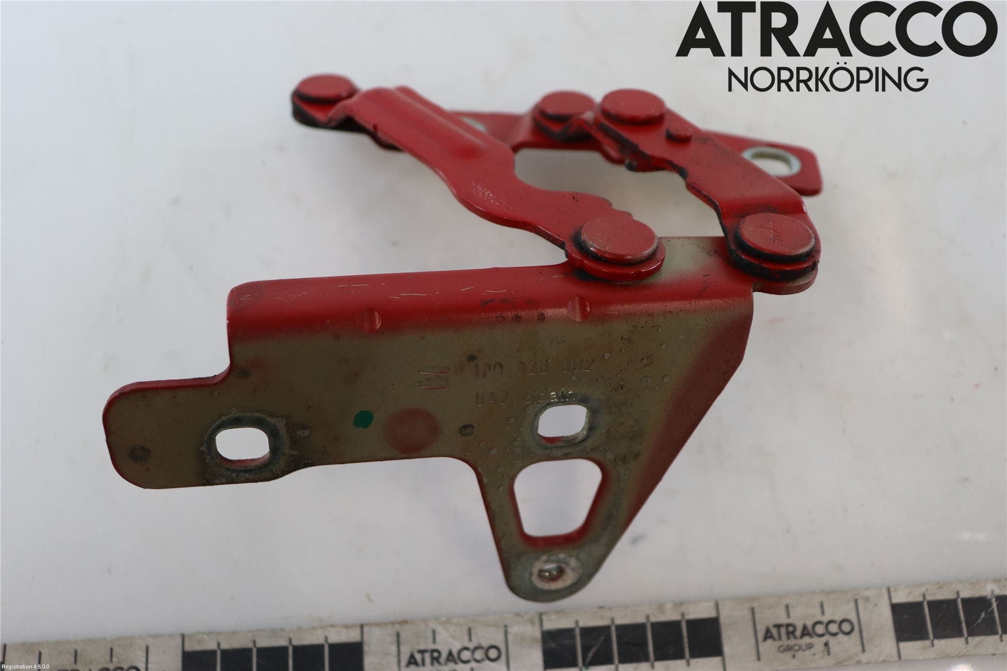 Seat LEON 06-12 Huvgångjärn