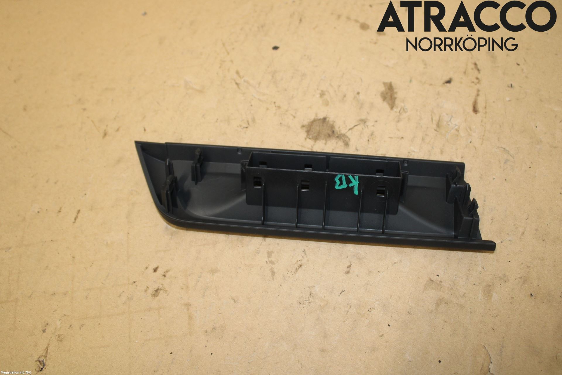 Volkswagen VW GOLF / E-GOLF VIII 20- Instrumentkonsoll Mitt