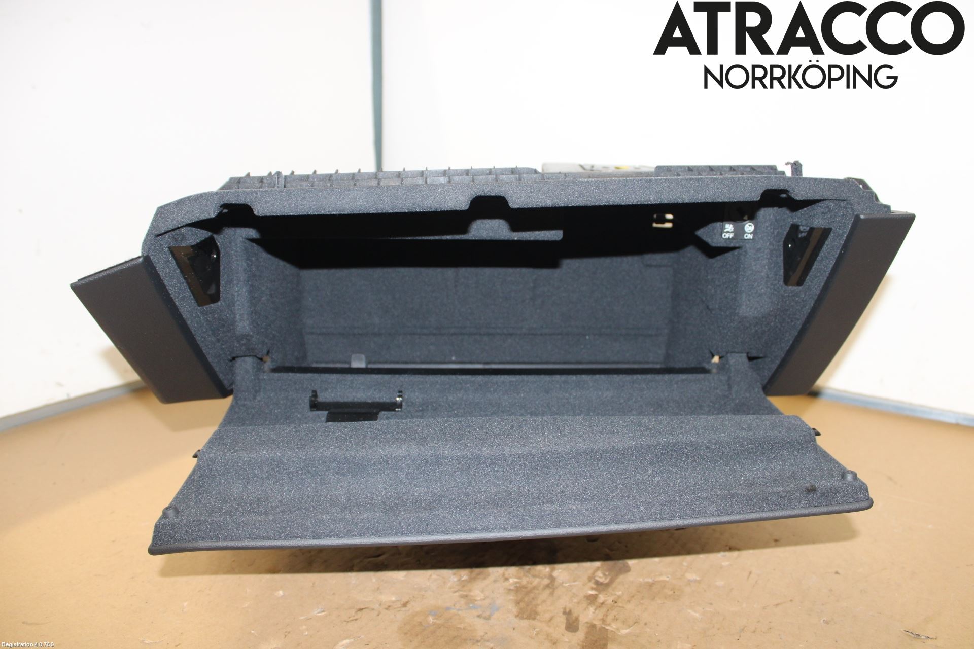 Audi A6 F2/C8 19- Handskfack