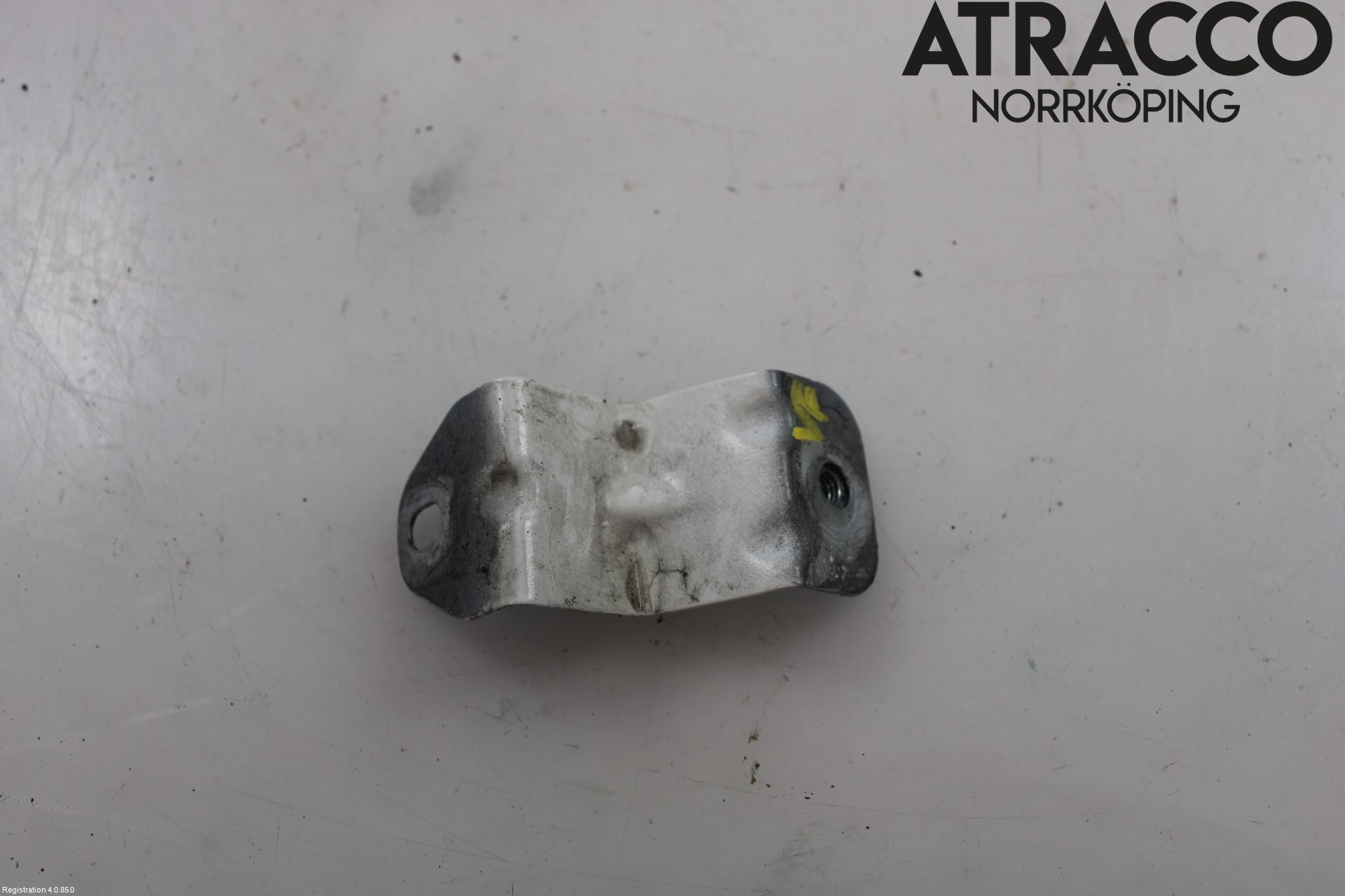 Audi A4/S4 B9 16-19 Skärmfäste Fram Vä