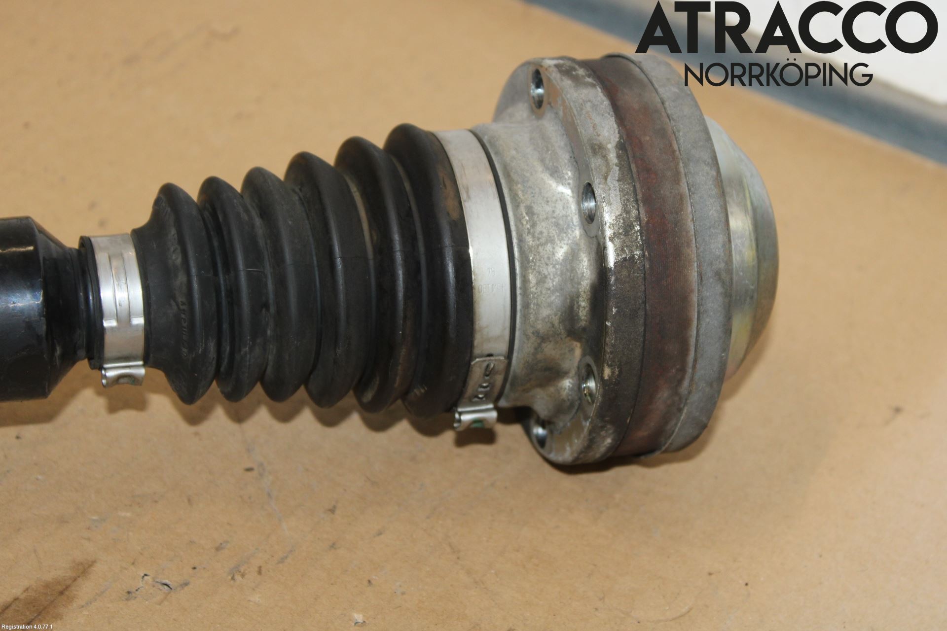 Volkswagen VW PASSAT 11-14 Drivaxel Fram Höger