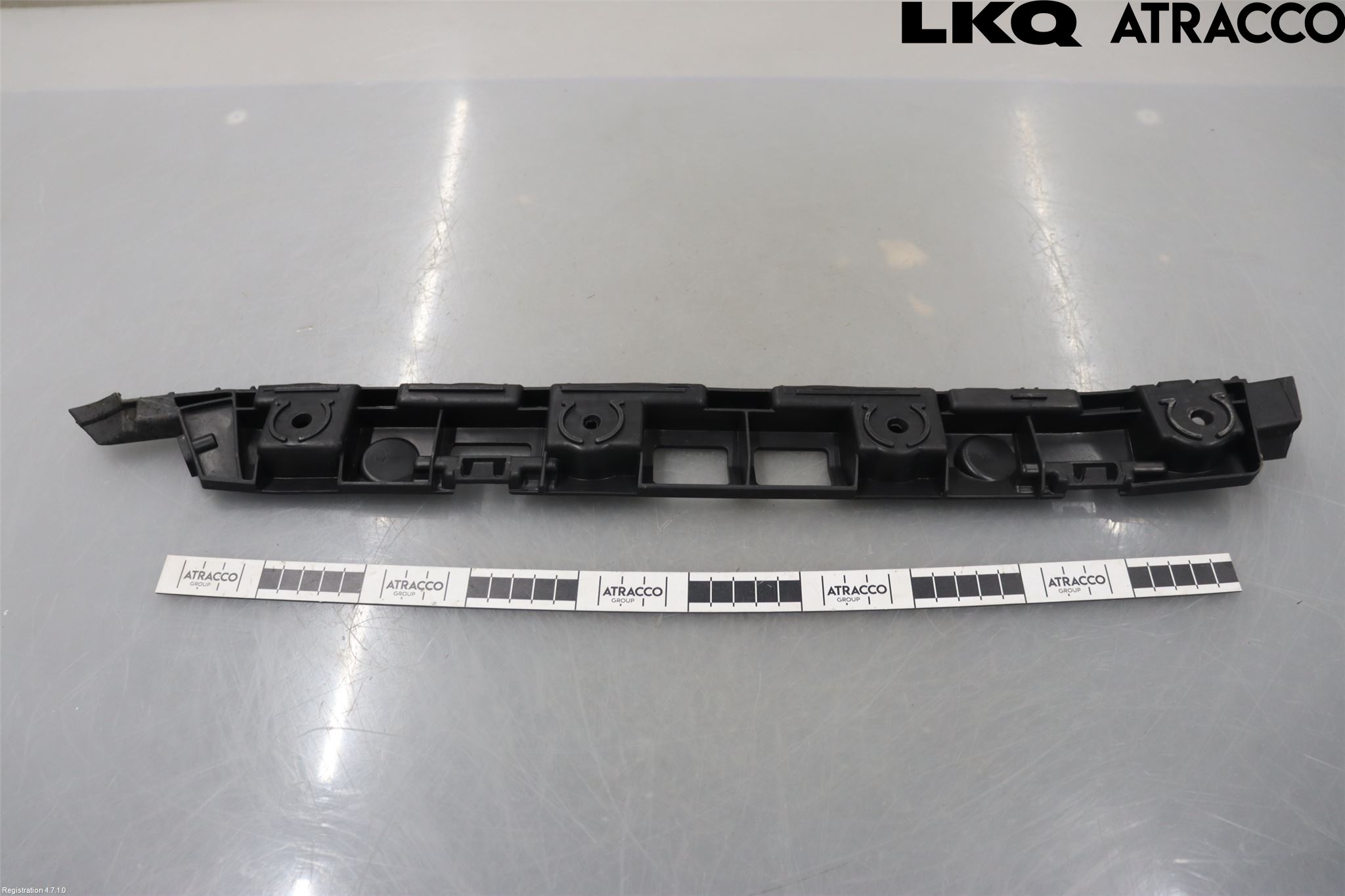 Skoda SUPERB 16-24 Stötfångarfäste Bak Hö