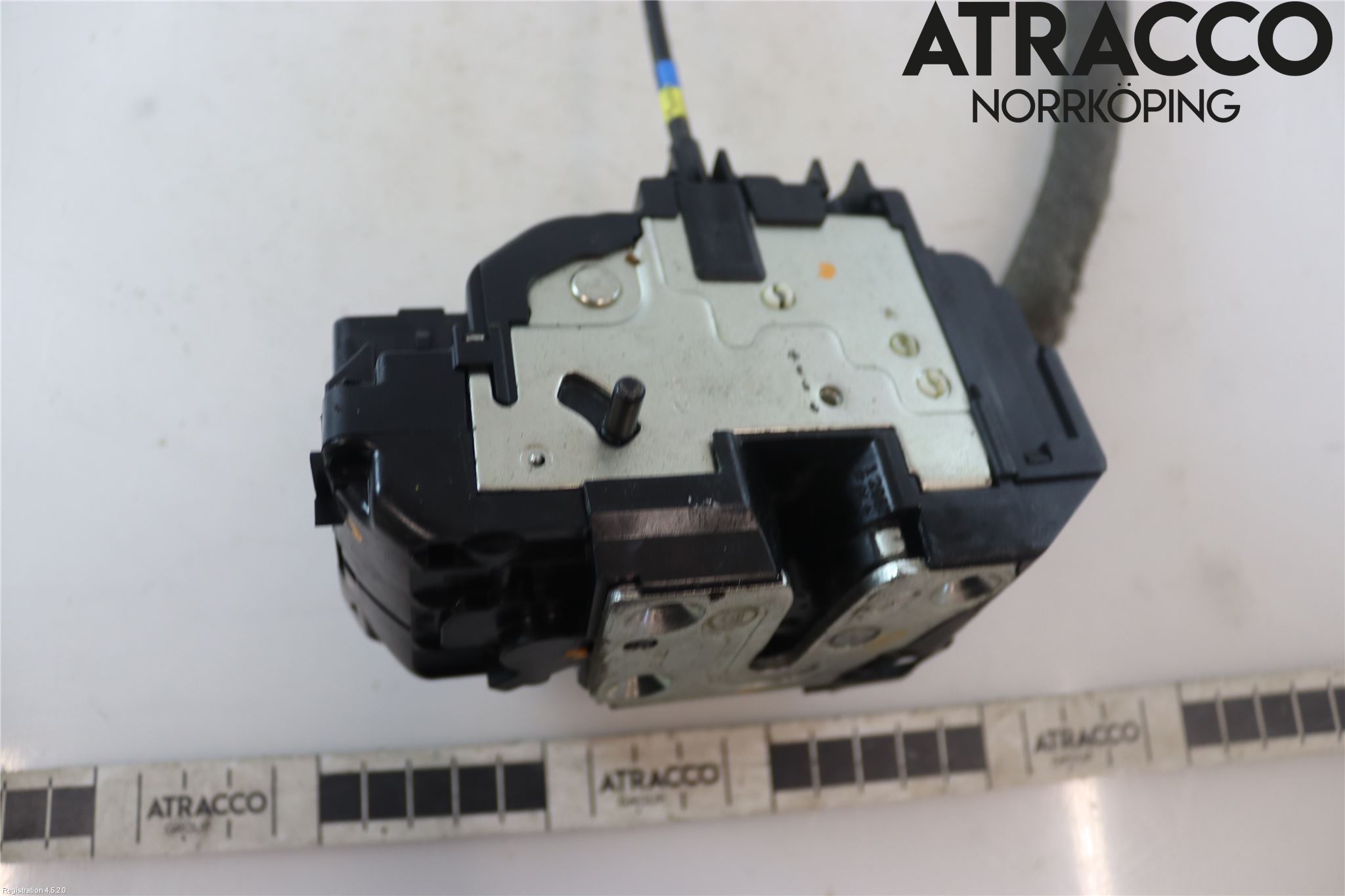 Nissan NOTE E11 06-14 Låskista-Dörrlås