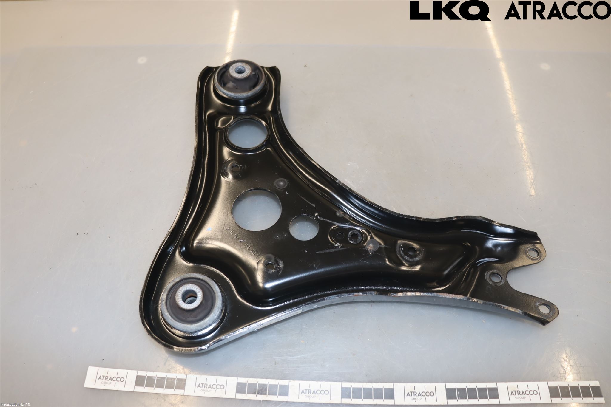 Audi Q4 E-TRON FZ 22- Bärarm Fram Undre Vä