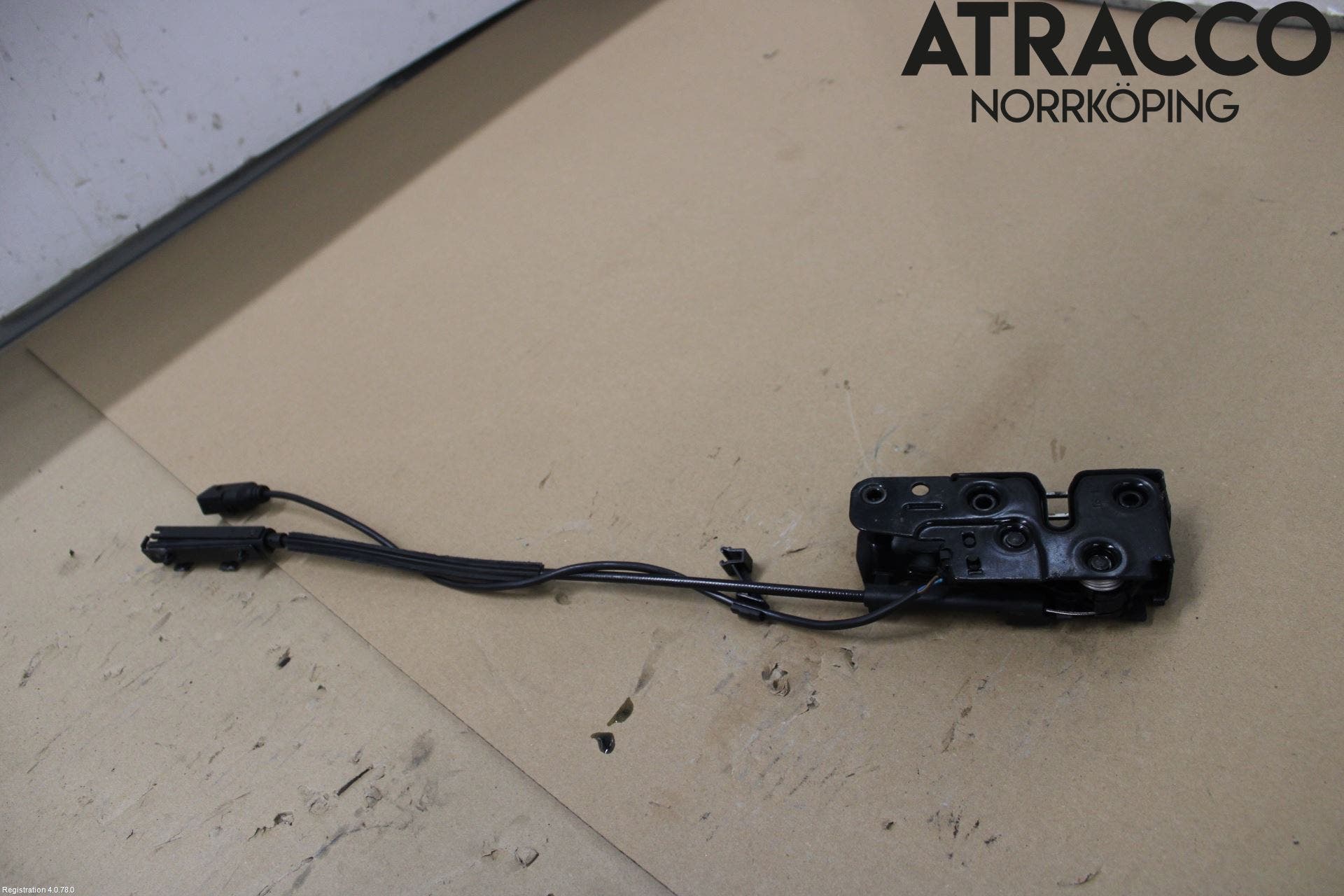 Audi A4 12-15 Huvlås