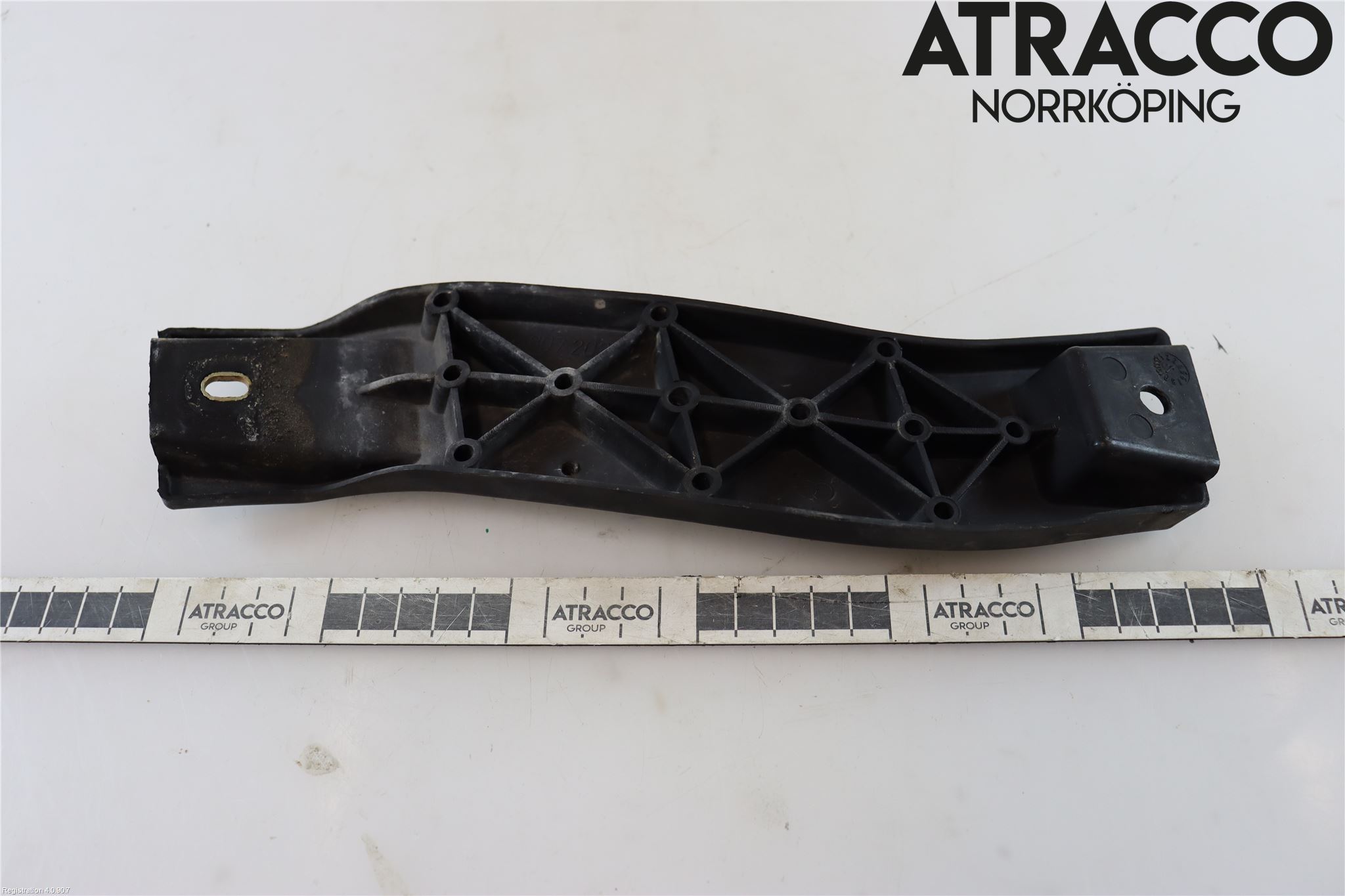 Audi A4/S4 01-05 Stötfångarfäste Fram Vä