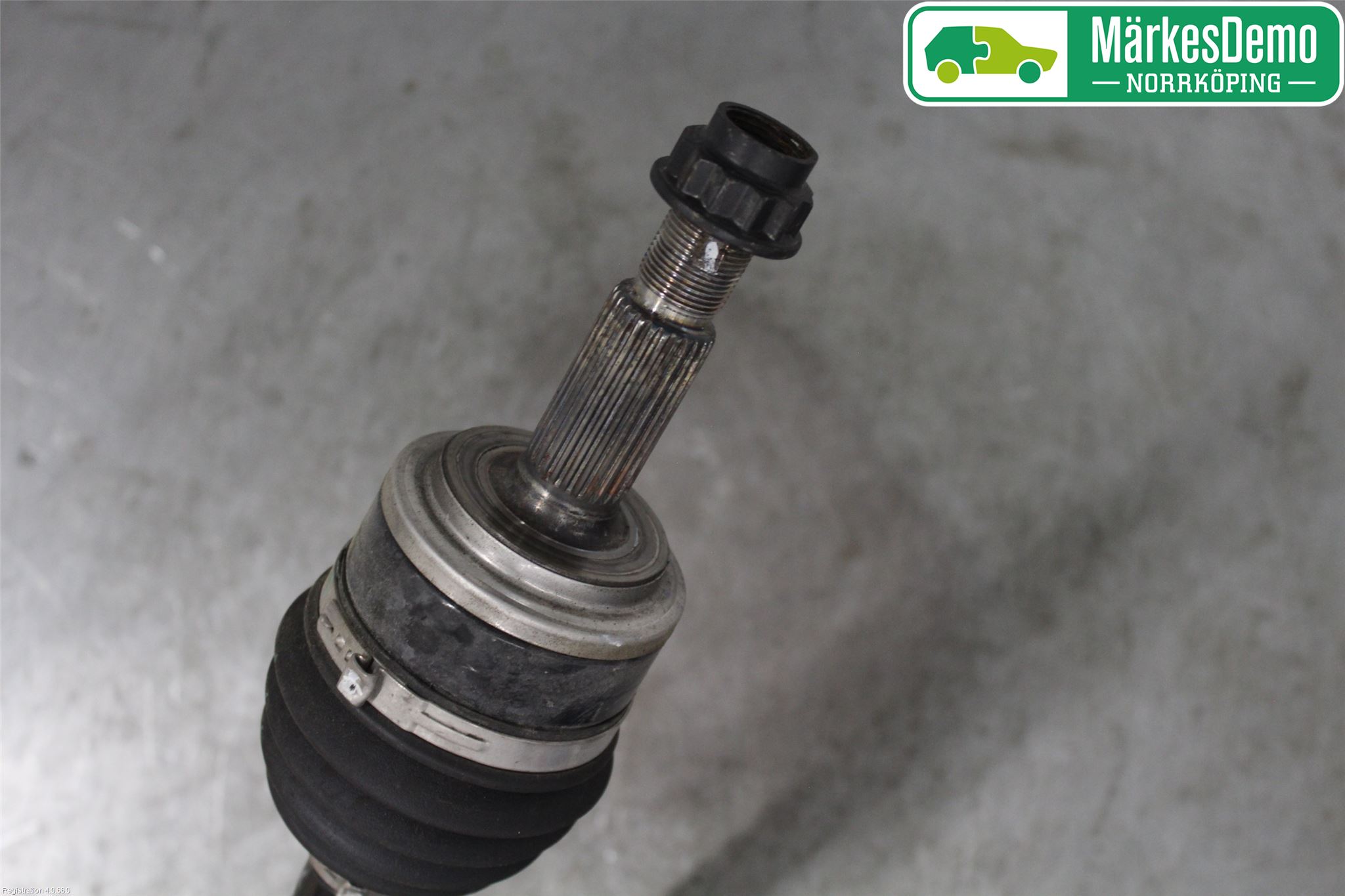 Toyota C-HR 16-23 Drivaxel Fram Höger