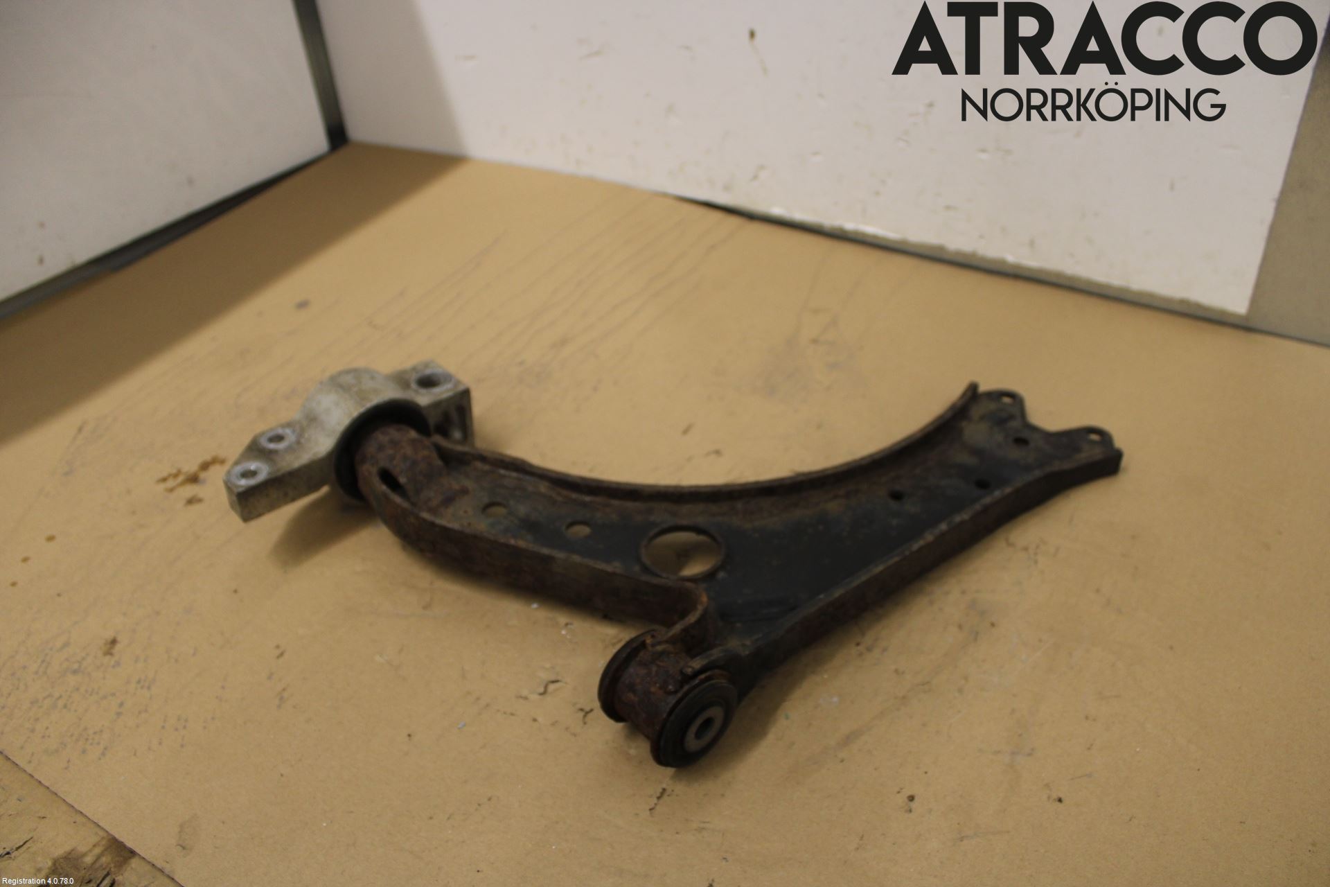 Volkswagen VW GOLF VI 09-13 Bärarm Fram Undre Hö