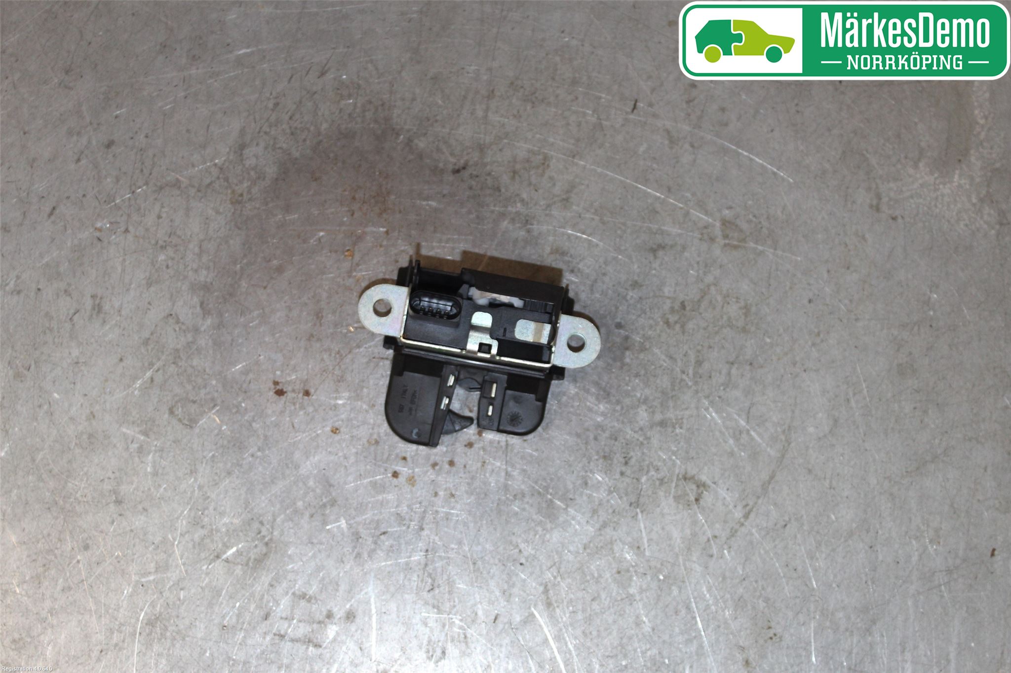 Volkswagen VW GOLF / E-GOLF VII 13-20 Låskista Baklucka