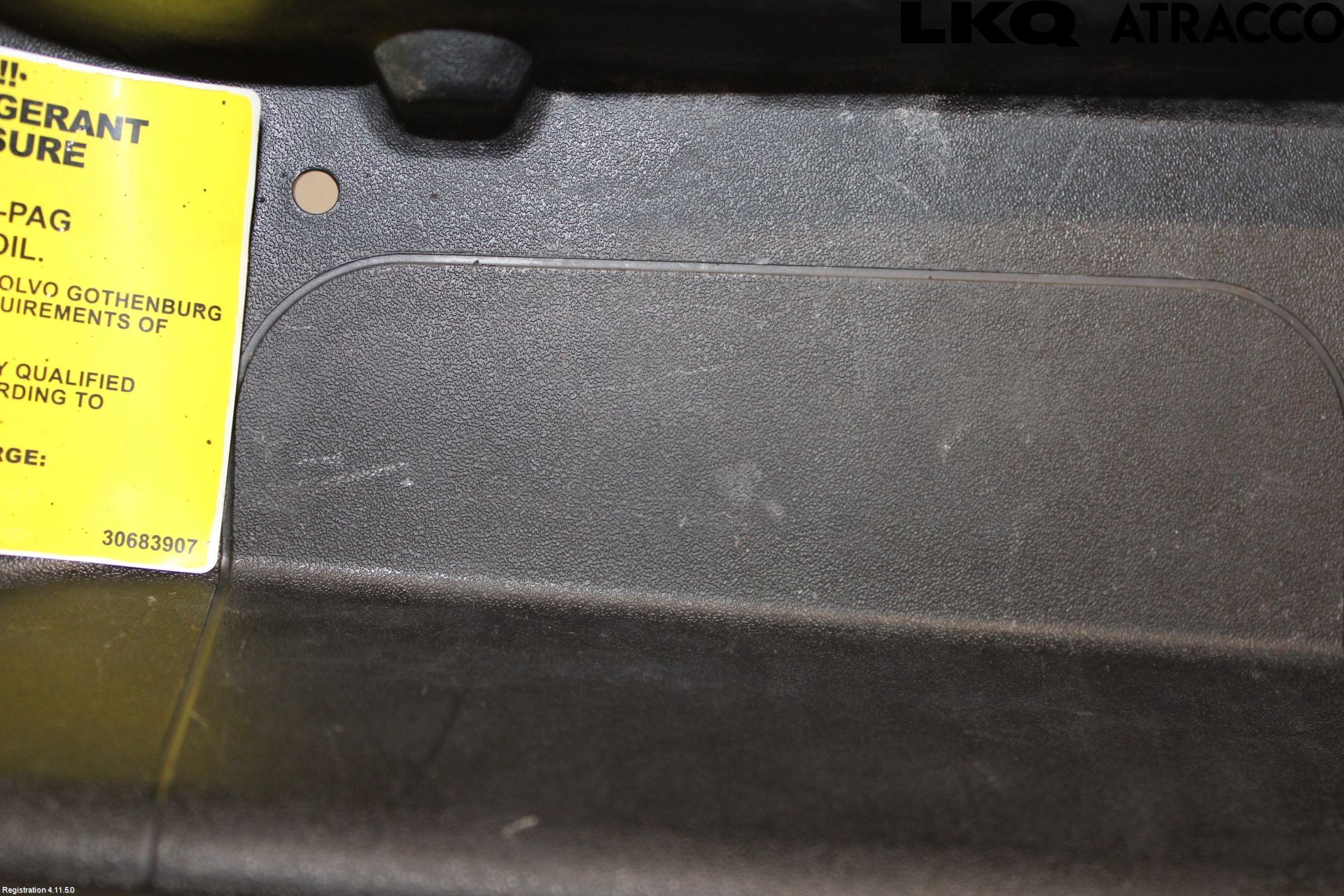 Volvo V50 04-07 Front Huvlåsplåt-Balk