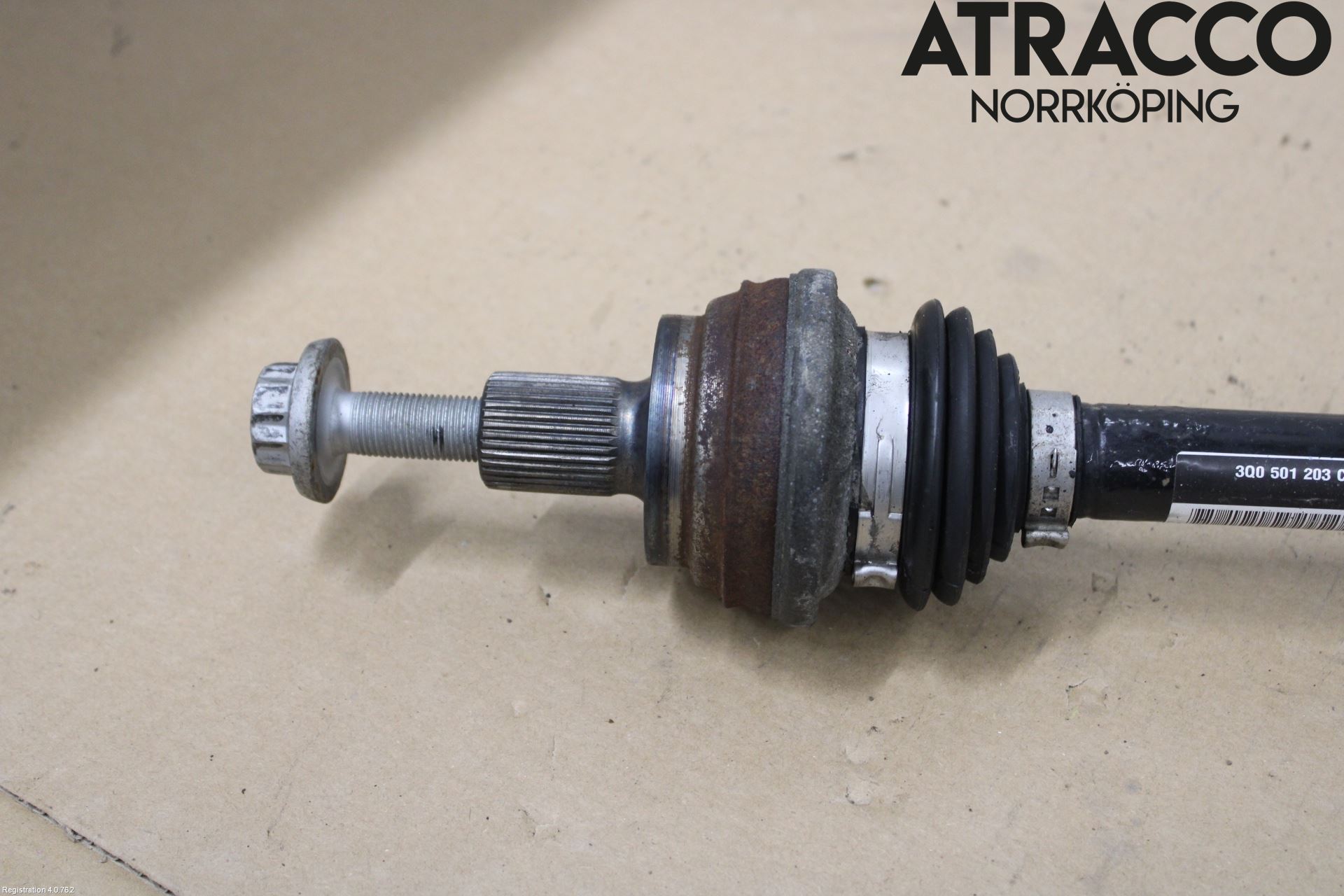 Volkswagen VW PASSAT 15-19 Drivaxel Bak Vänster