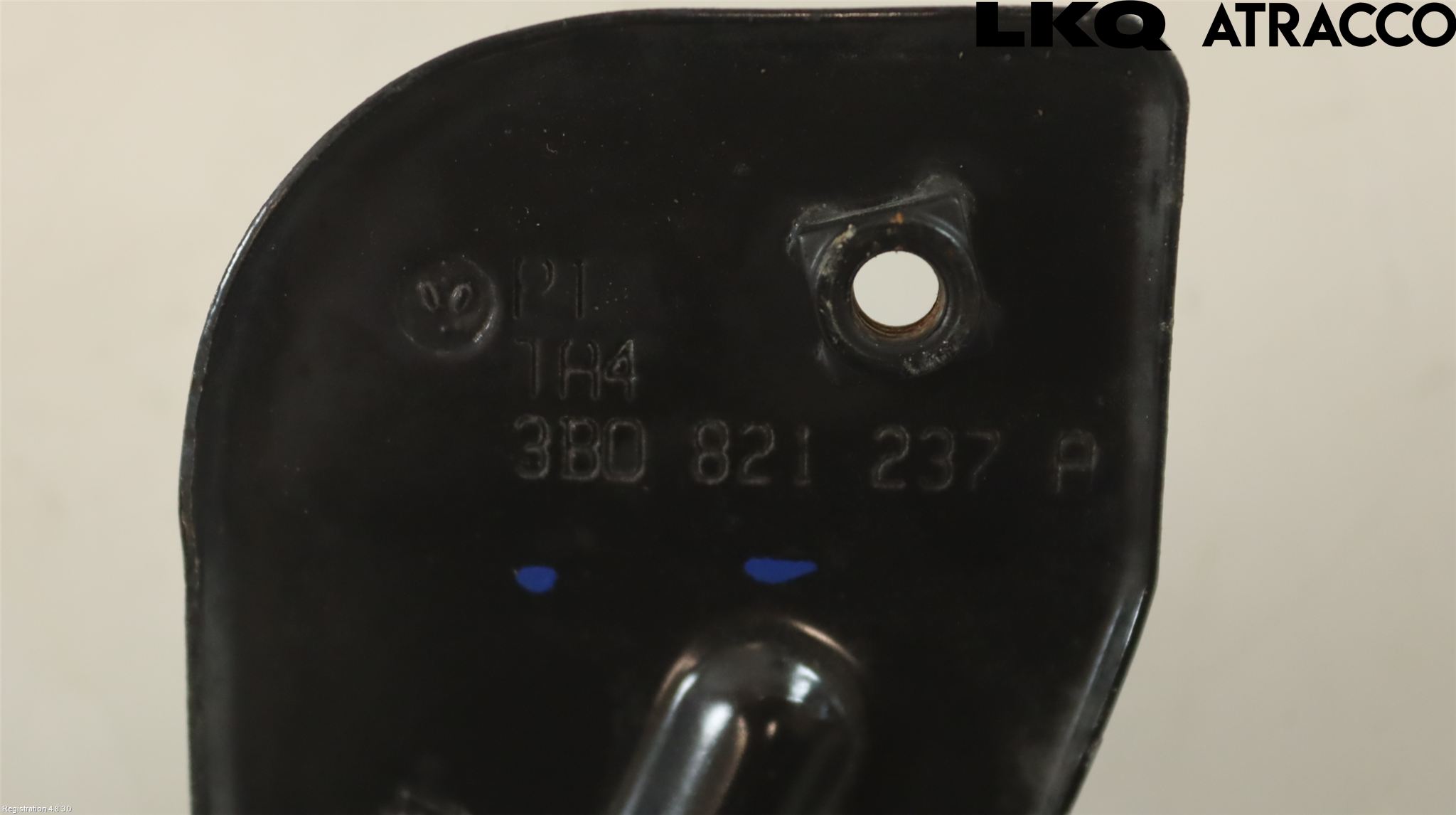 Volkswagen VW PASSAT 01-05 Skärmfäste Fram Vä