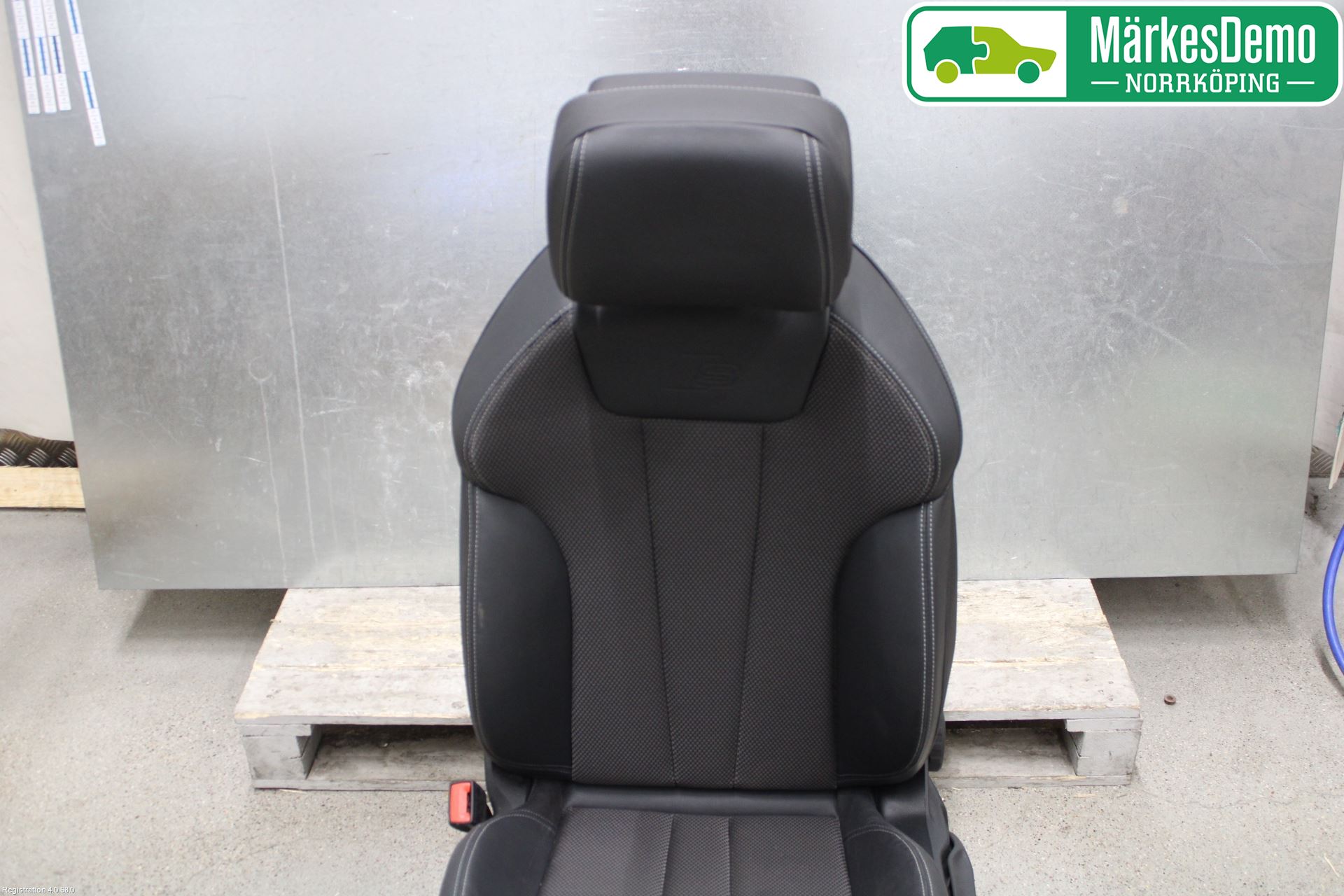 Audi A4/S4 B9 20- Inredning Stol Fram Vä