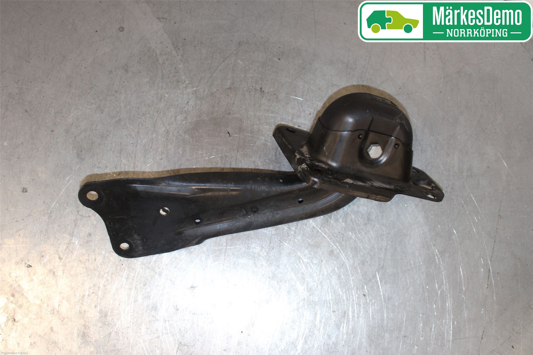 Skoda KAROQ 18- Bärarm Bak Höger