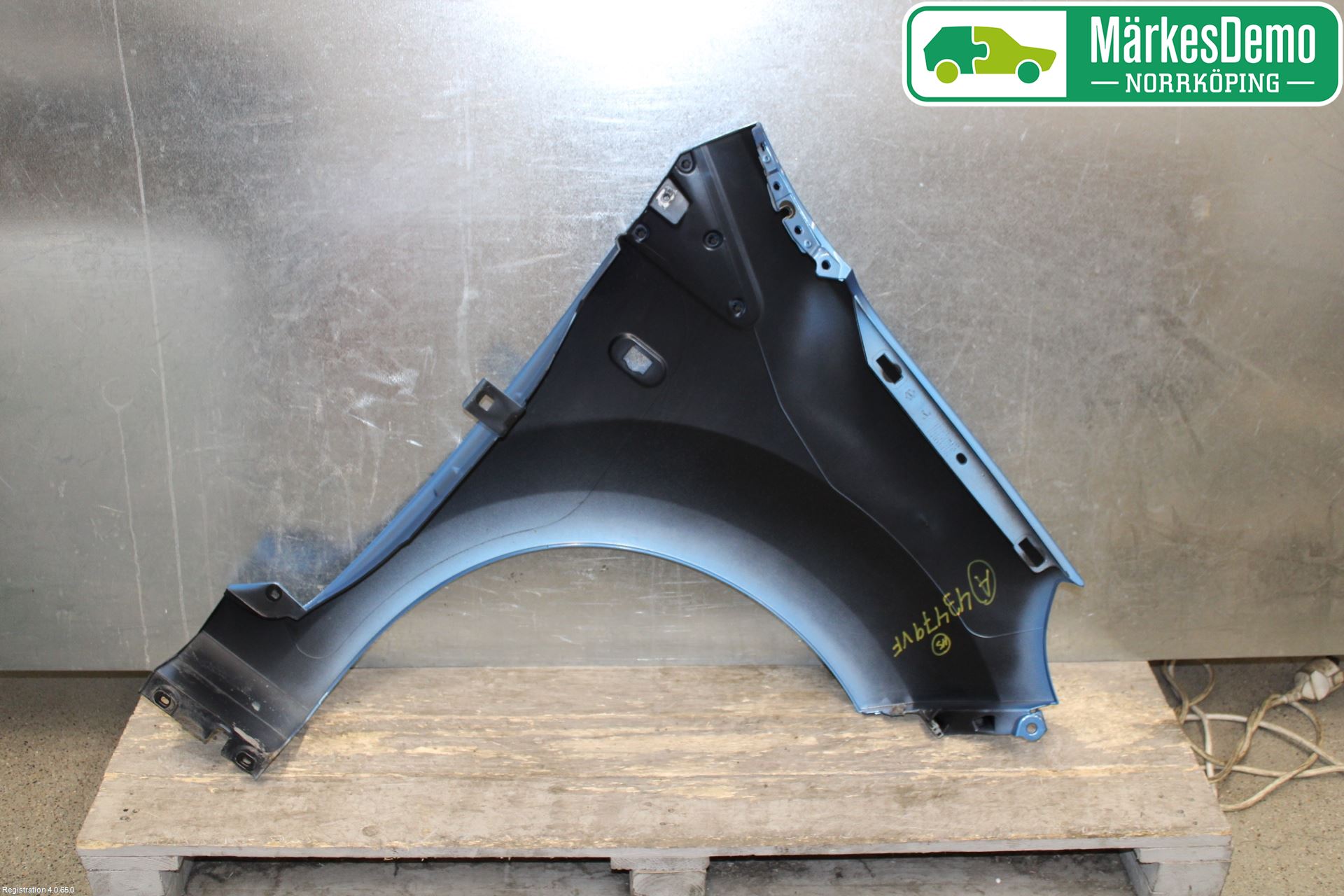 Renault TWINGO II 07-16 Skärm Fram Vänster