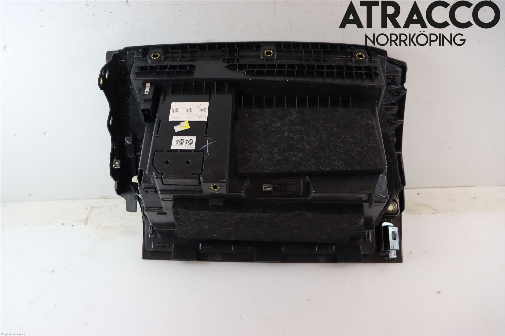 Audi A6 F2/C8 19- Handskfack