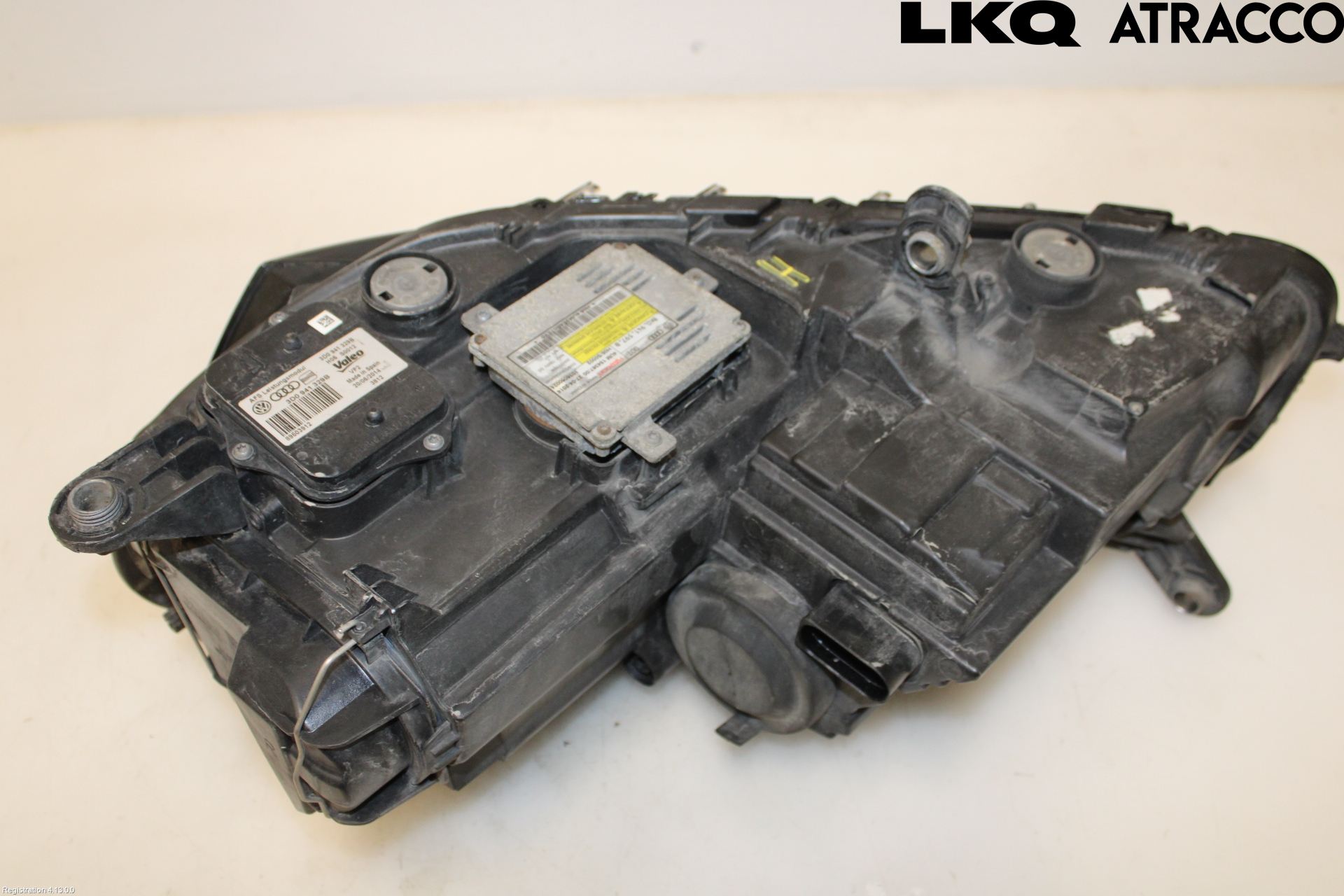 Volkswagen VW PASSAT 11-14 Strålkastare Höger
