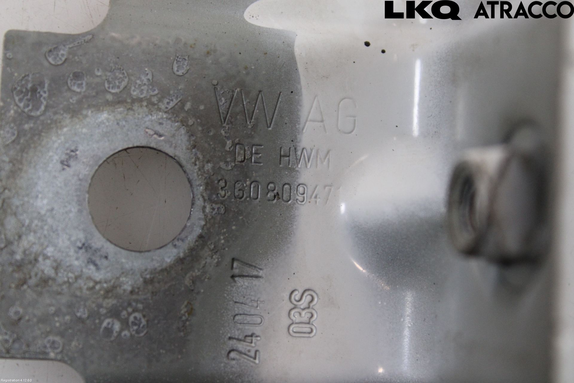 Volkswagen VW PASSAT 15-19 Skärmfäste Fram Hö