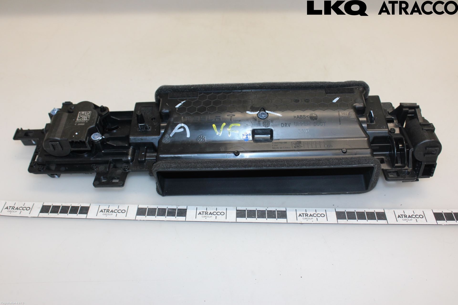 Tesla MODEL 3 17- Defrosterkanal-Munstycke